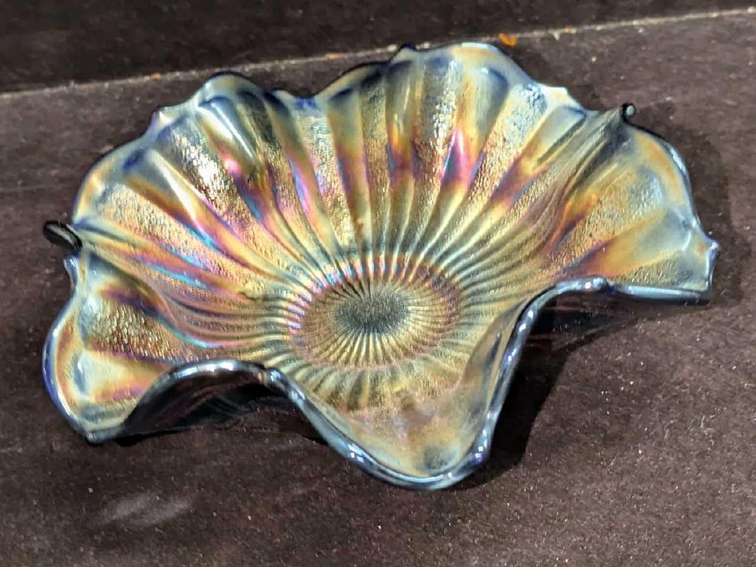 Vintage Carnival Glass Bowl With Ruffled Rim: Vintage Carnival Glass Bowl With Ruffled Rim. The maker and date of creation is unknown. This is approx 6 1/2" x6 1/2" x 2 1/4" and it weighs 0.62lb. There are some smudges/wear on the bottom of
