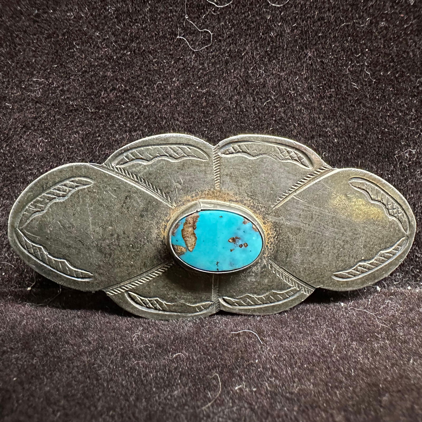 Turquoise Center Accent Setting Silver Brooch Unmarked: This item is in good pre-owned, previously used/displayed condition with noticeable light wear and surface scratches. Please reference all photos for full details. This piece of jewelry has been teste