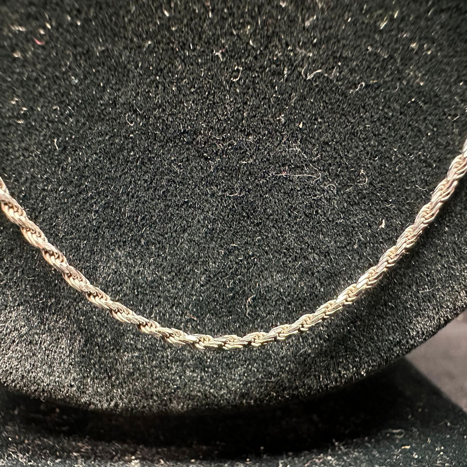 Italy 14K White Gold Rope Chain Necklace M67: This item is in good pre-owned, previously used/displayed condition with noticeable light wear and surface scratches. Please reference all photos for full details. This piece of jewelry has been