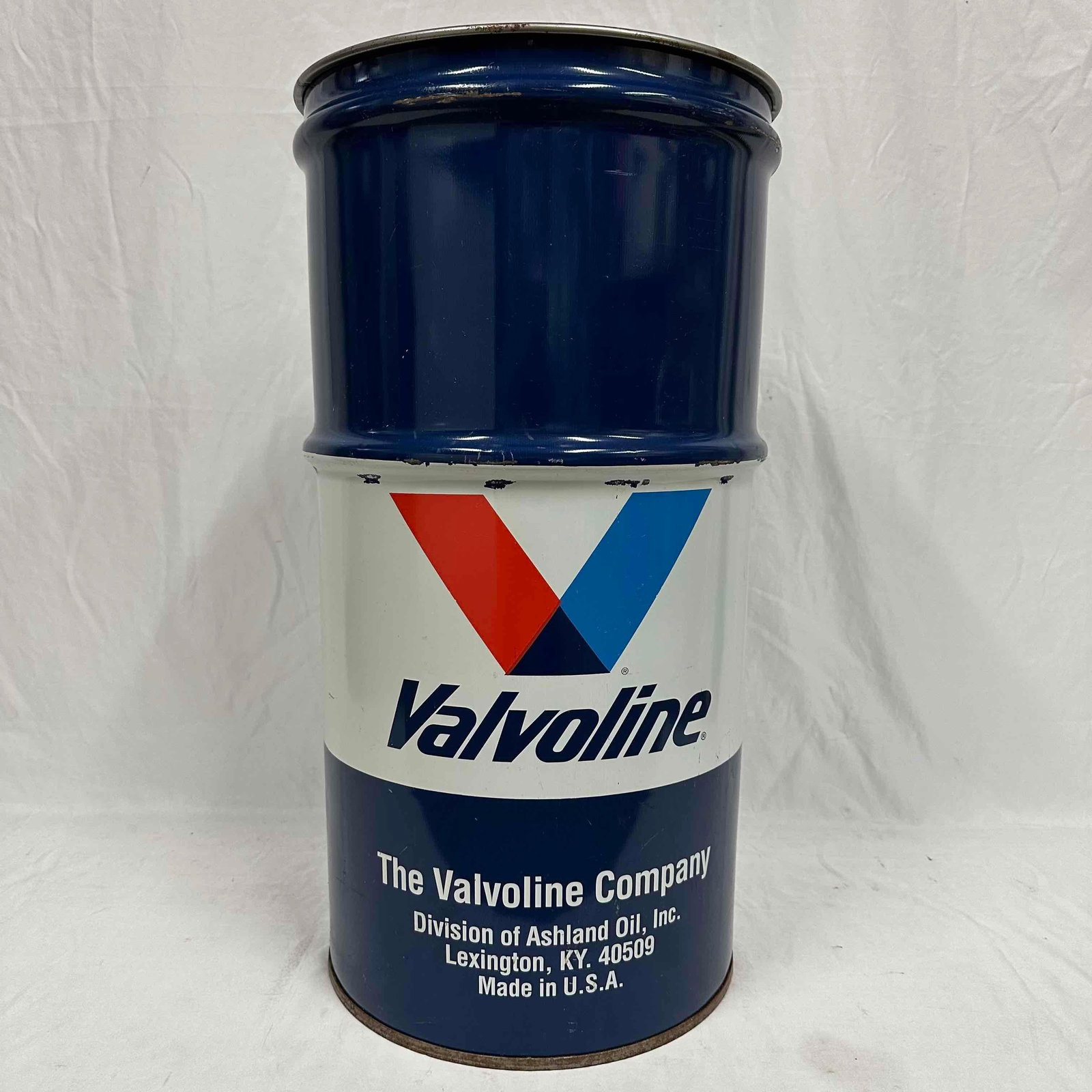 Valvoline 16 Gallon Oil Gas Drum Barrel Trash Can Garage Shop Mancave: Valvoline 16 Gallon Oil Gas Drum Barrel Trash Can Garage Shop Mancave. This item is in good pre-owned, previously displayed condition with light wear, light rusting, and surface scratches on the outsi