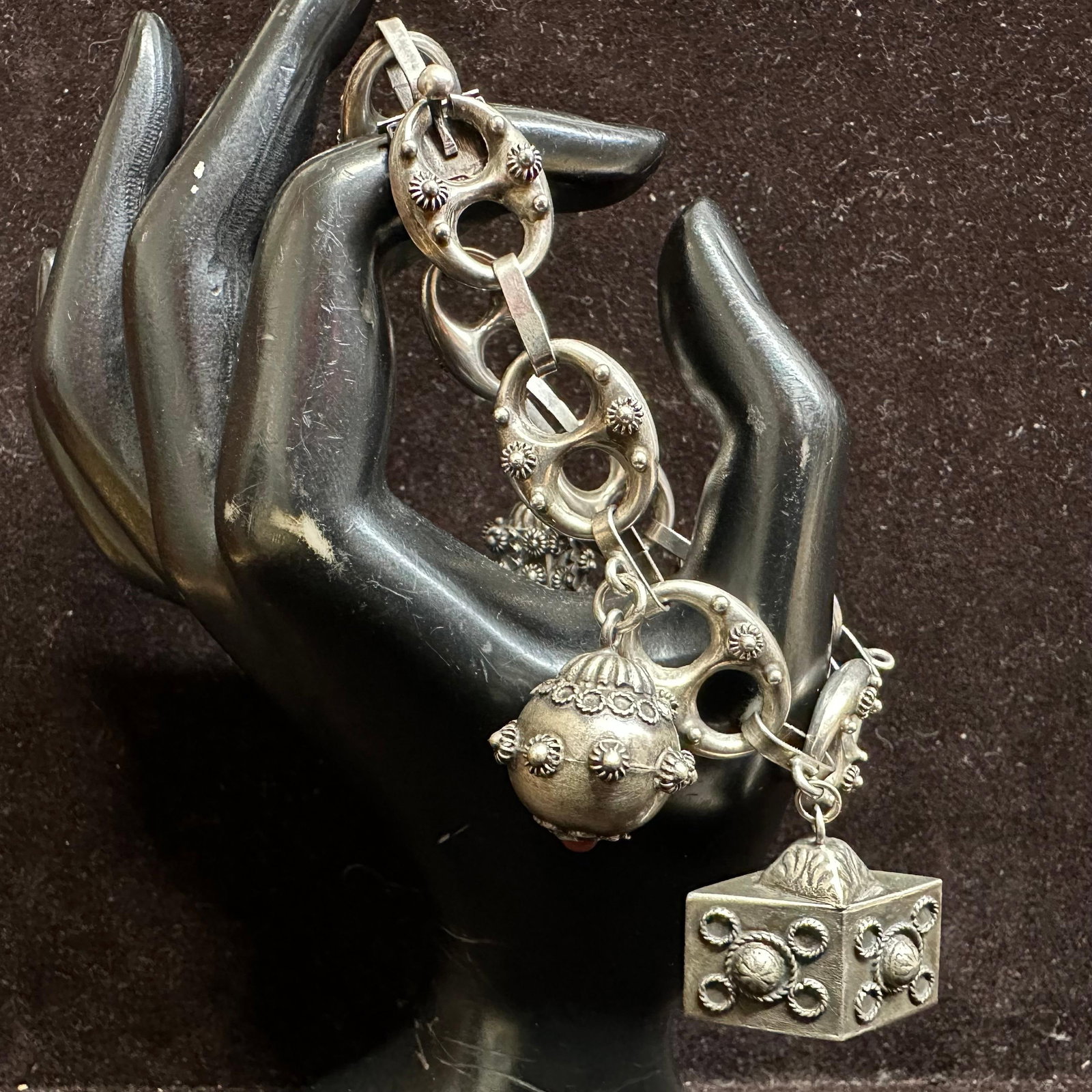 800 Silver Charm Puff Mariner Chain Style Bracelet Natural Stone Accents Q42: This item is in good pre-owned, previously used/displayed condition with noticeable light wear and surface scratches. Please reference all photos for full details. This piece of jewelry has been teste