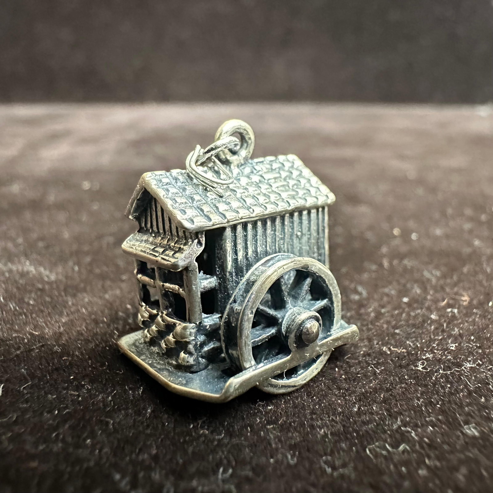 Beau Sterling Water Wheel Moveable House 925 Charm Q66: This item is in good pre-owned, previously used/displayed condition with noticeable light wear and surface scratches. Please reference all photos for full details. This piece of jewelry has been teste