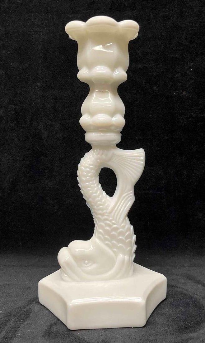 Vintage Westmoreland Milk Glass Koi Fish Candle Holder: This lot contains a Vintage Westmoreland Milk Glass Koi Fish Candle Holder. The approx. weight and dimensions are listed below. Overall the Vintage Westmoreland Milk Glass Koi Fish Candle Holder is in