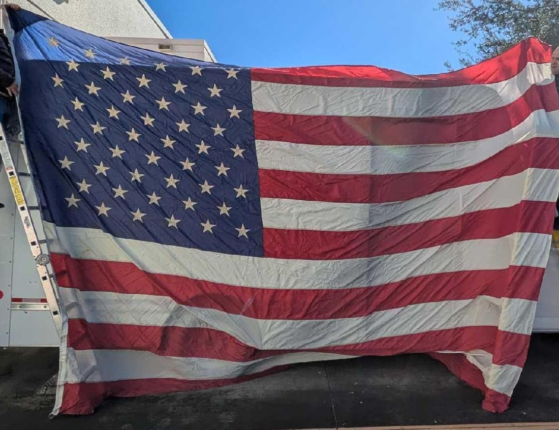 Annin & Co 12 x 18 Feet Nylon US Flag: Annin & Co 12 x 18 Feet Nylon US Flag. The flag folded is approx 12" x 16" x 20" (inches) and it weighs 5.50lbs. Made of a "Colorfast" 100% Nylon. The flag has some markings, small and small hol