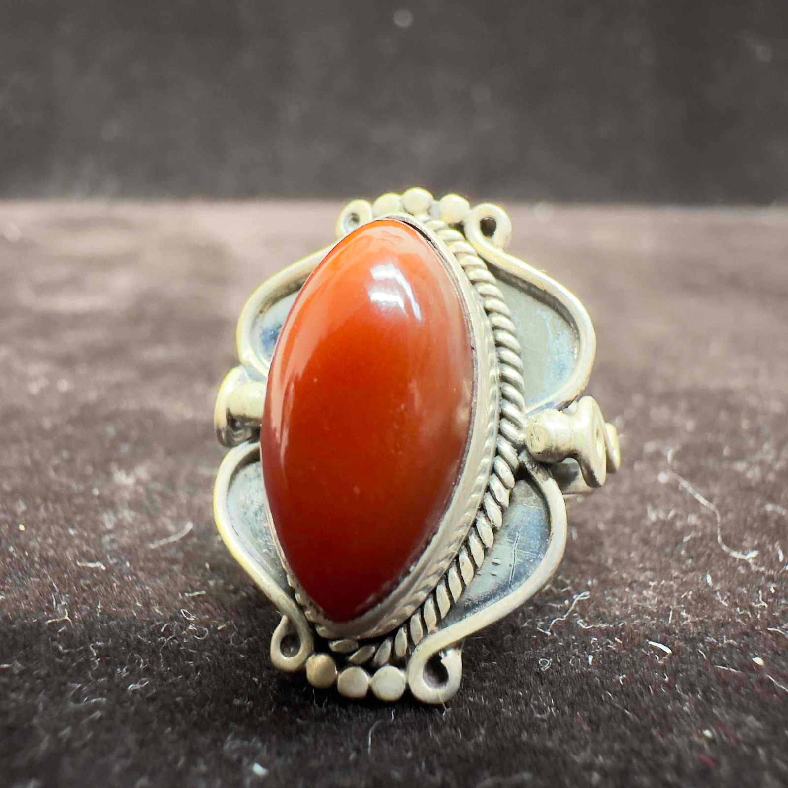 Sterling Silver Orange Reddish Carnelian Oval Gemstone Ring: This item is in good pre-owned, previously used/displayed condition with noticeable light wear, and surface scratches. Please reference all photos for full details. This piece of jewelry has been test