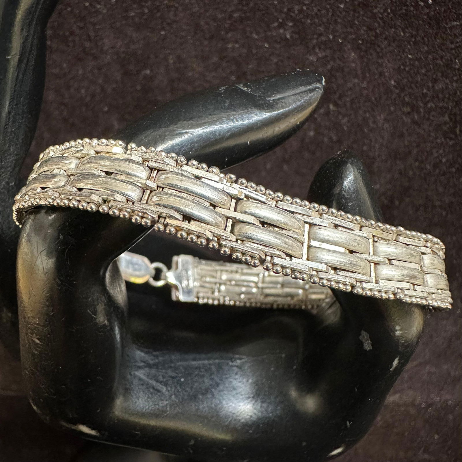 Milor Italy 925 Sterling Silver Textured Bar Design L37: This item is in good pre-owned, previously used/displayed condition with noticeable light wear and surface scratches. Please reference all photos for full details. This piece of jewelry has been teste