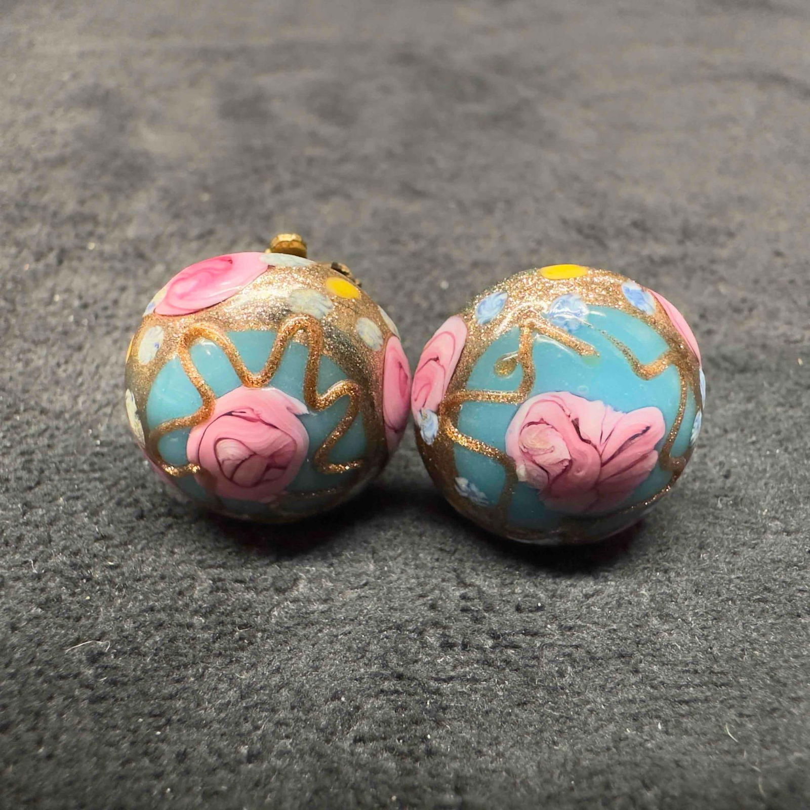 Murano Venetian Art Glass Lamp Work Blue Pink Flower Copper Accents Circle Bead Earrings F39: Murano Venetian Art Glass Lamp Work Blue Pink Flower Copper Accents Circle Bead Earrings F39. Earrings with blue glass beads with beautiful designs on each. The earrings feature pink floral and copper