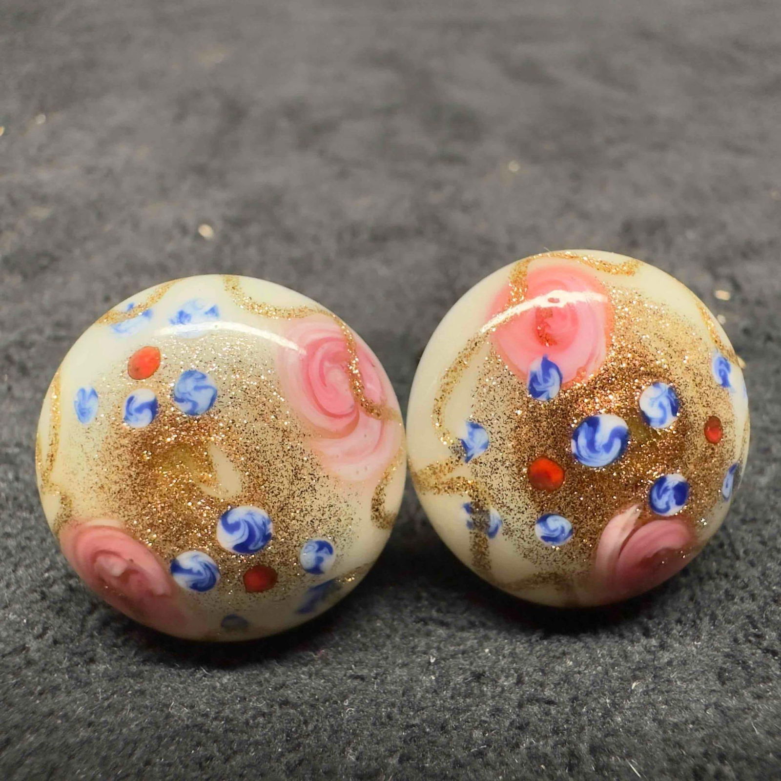 Murano Venetian Art Glass Lamp Work White Copper Accents Blue Pink Floral Circle Bead Earrings F40: Murano Venetian Art Glass Lamp Work White Copper Accents Blue Pink Floral Circle Bead Earrings F40. Earrings with white glass beads with beautiful designs on each. The earrings feature pink floral and