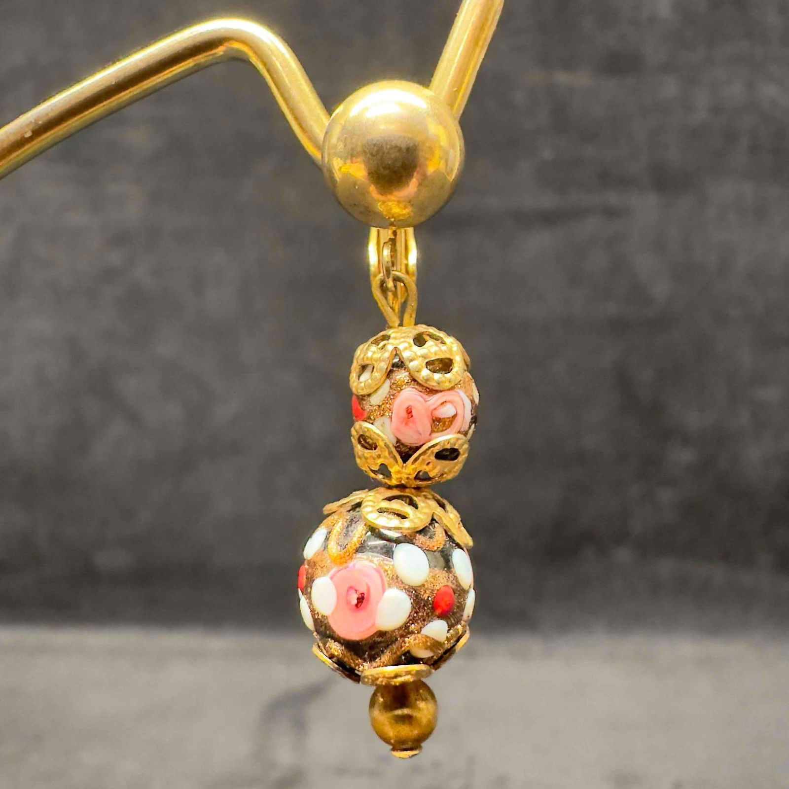 Murano Art Glass Venetian Lamp Work Black Copper Accents Pink Floral Beaded Drop Earrings F43: Murano Art Glass Venetian Lamp Work Black Copper Accents Pink Floral Beaded Drop Earrings F43. Earrings with black glass beads with beautiful designs on each. The earrings feature pink floral and copp