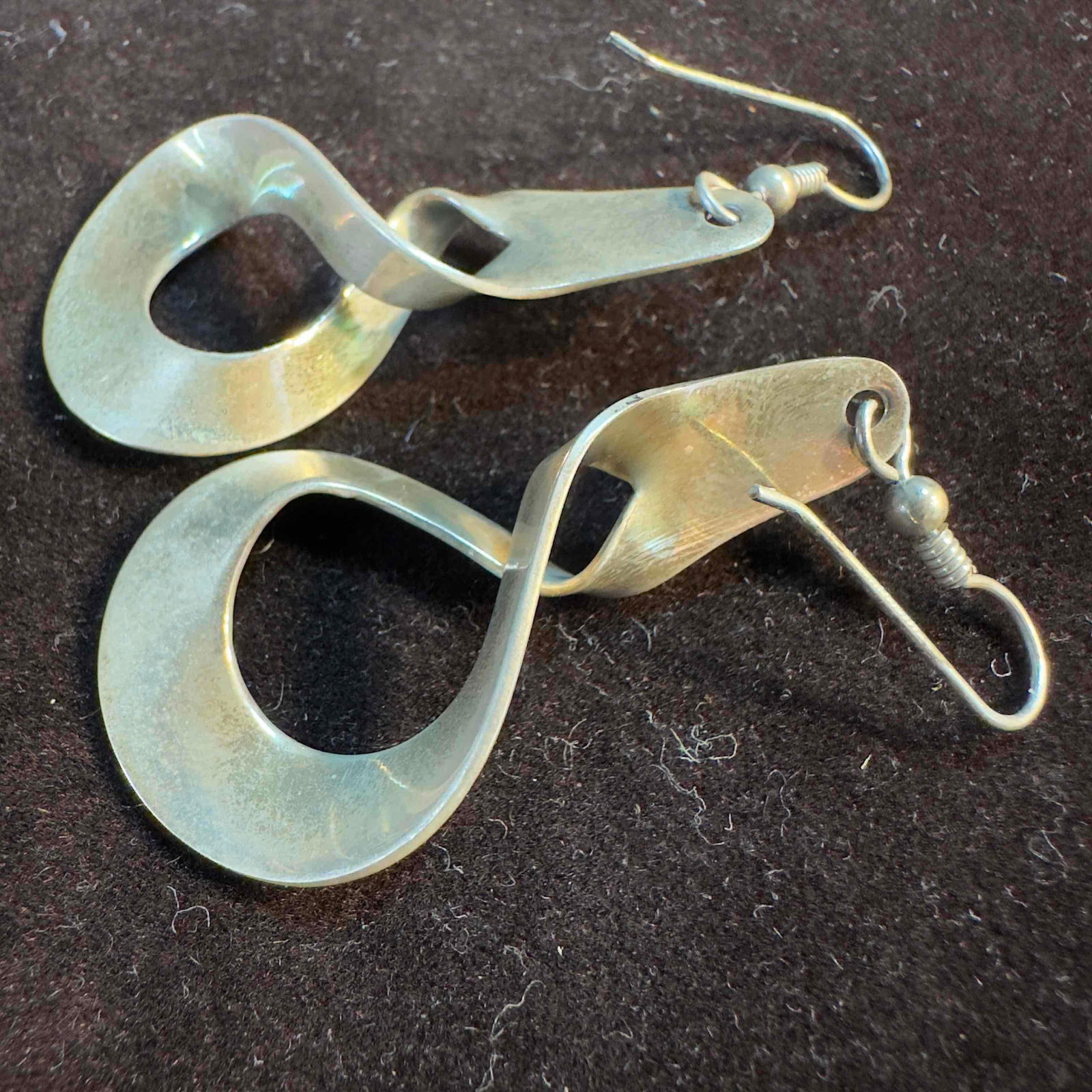 Vintage Twisted Drop Dangle Earrings Sterling Silver Modernist Design: This item is in good pre-owned, previously used/displayed condition with noticeable light wear, and surface scratches. Please reference all photos for full details. This piece of jewelry has been