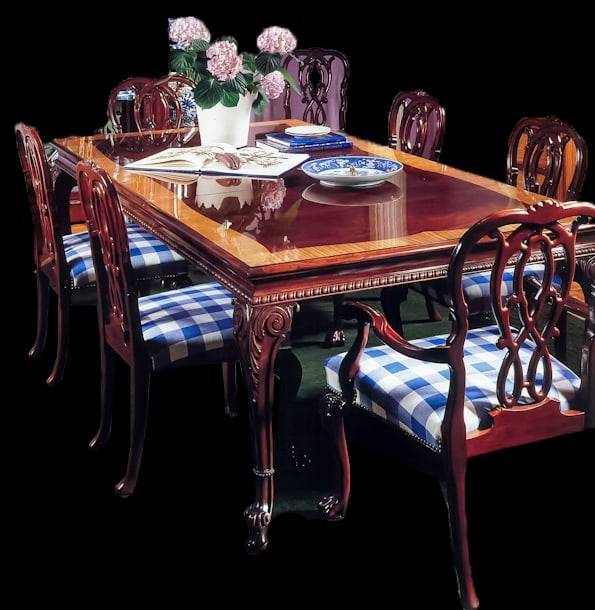 Karges Dining Set With 6 Chairs and Leaves (1 of 7)