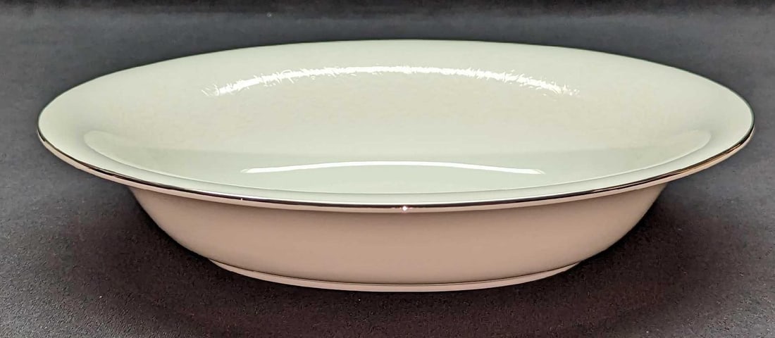 Wedgwood China Silver Ermine 10" Oval Vegetable Bowl: Wedgwood China Silver Ermine 10" Oval Vegetable Bowl. This series was released from 1971 - 1993. The bowl is approx 10" x 8" x 2" and it weighs 1.26lb The bowl is in a good, used condition with no