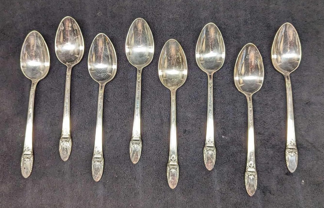 8 Vintage Rogers Bros First Love Soup Spoons: 8 Vintage Rogers Bros First Love Soup Spoons. Each Silver Plated spoon Is approx 1 1/2" x 1/2"x 7 3/8" and the total weight is 0.85lb. These were released from the year 1937 to the year 1973. Each for