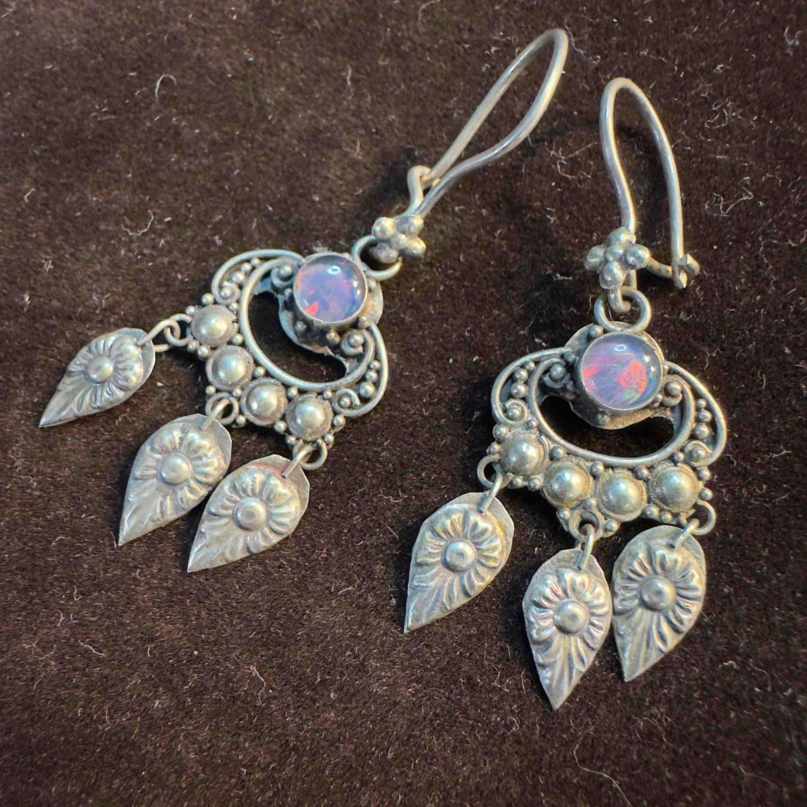 Doublet Opal Sterling Silver Kawi Rali 925 Earrings Z24: This item is in good pre-owned, previously used/displayed condition with noticeable light wear, and surface scratches. Please reference all photos for full details. This piece of jewelry has been test