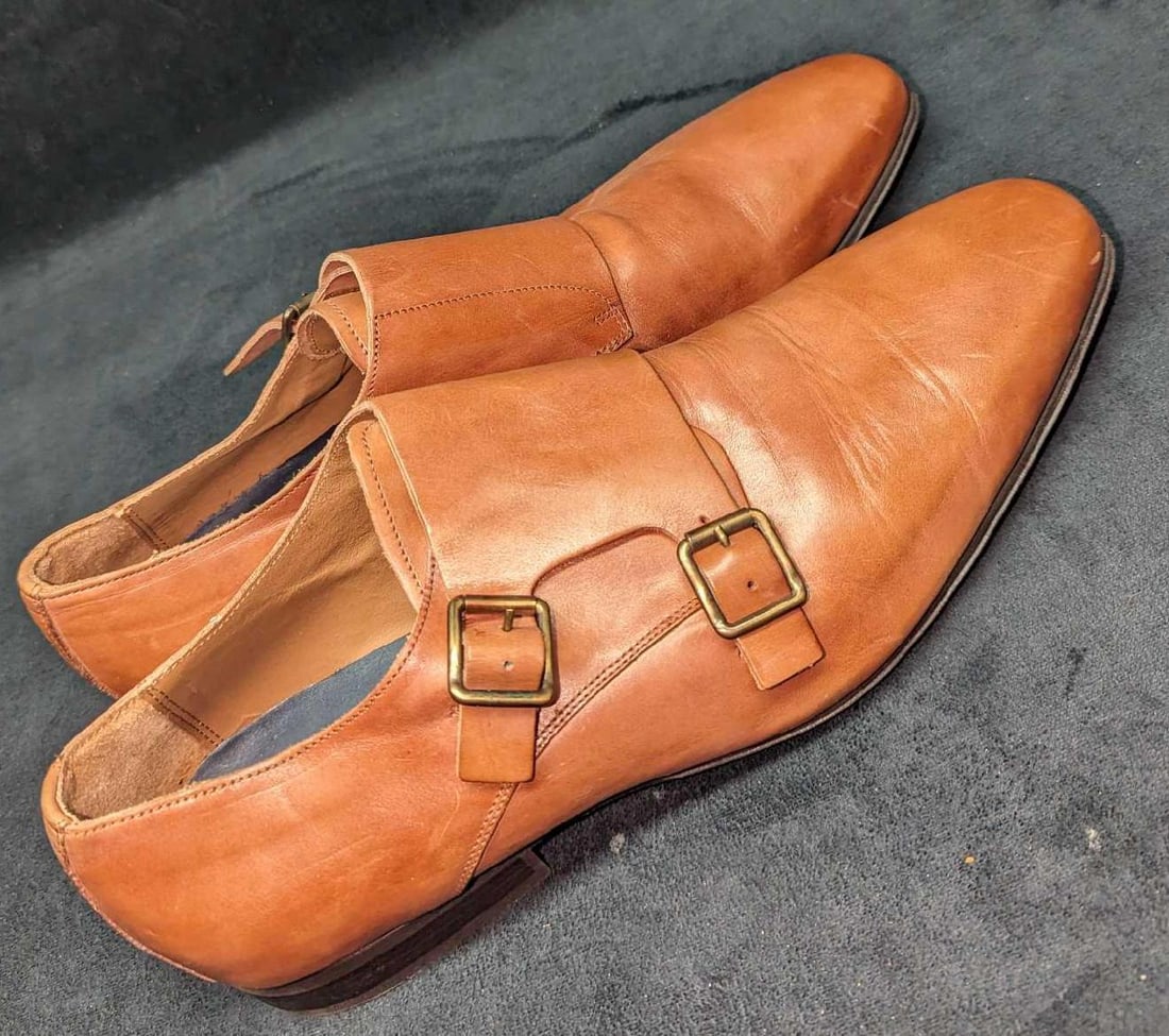 Collezione Men's 11.5 Tan Double Monk Shoes: Collezione Men's 11.5 Tan Double Monk Shoes. Each shoe is approx 12 7/8" x 4 1/4" x 4 1/4" and the total weight is 2.10lbs. The shoes appear not to have been used and have some storage