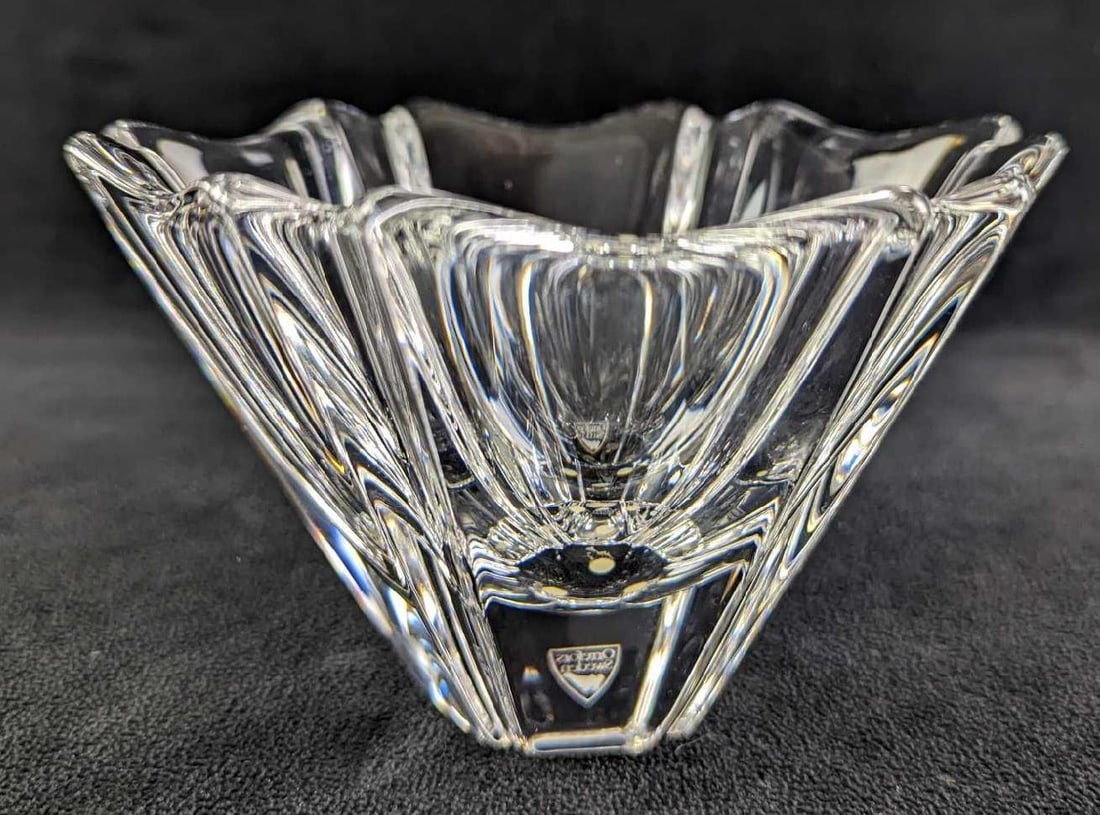 JB Vintage Swedish Orrefors Crystal Vase: Vintage Swedish Orrefors Crystal Vase. Is approx 5 1/2" x 5 1/2". It comes in its original box which is approx 7" x 7" x 4" and it weighs 2.49lbs. The vase is in a good, vintage condition with no chip