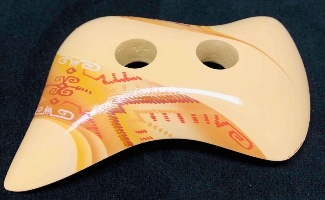 Hand Painted Wood Necklace Pendant Made In Phils. By Minda: This lot contains a Hand Painted Wood Necklace Pendant Made In Phils. By Minda. It is approx 2 1/2" x 5" x 1 1/4" and it weighs about 0.08lbs. Overall the pendant is in good used condition with some l