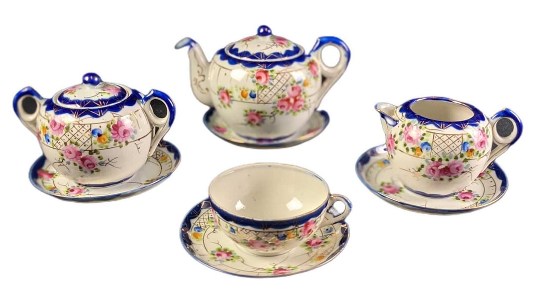 E-Oh Handpainted Nippon Fine China Teapot, Creamer, Saucers Sugar And Cups (1 of 11)