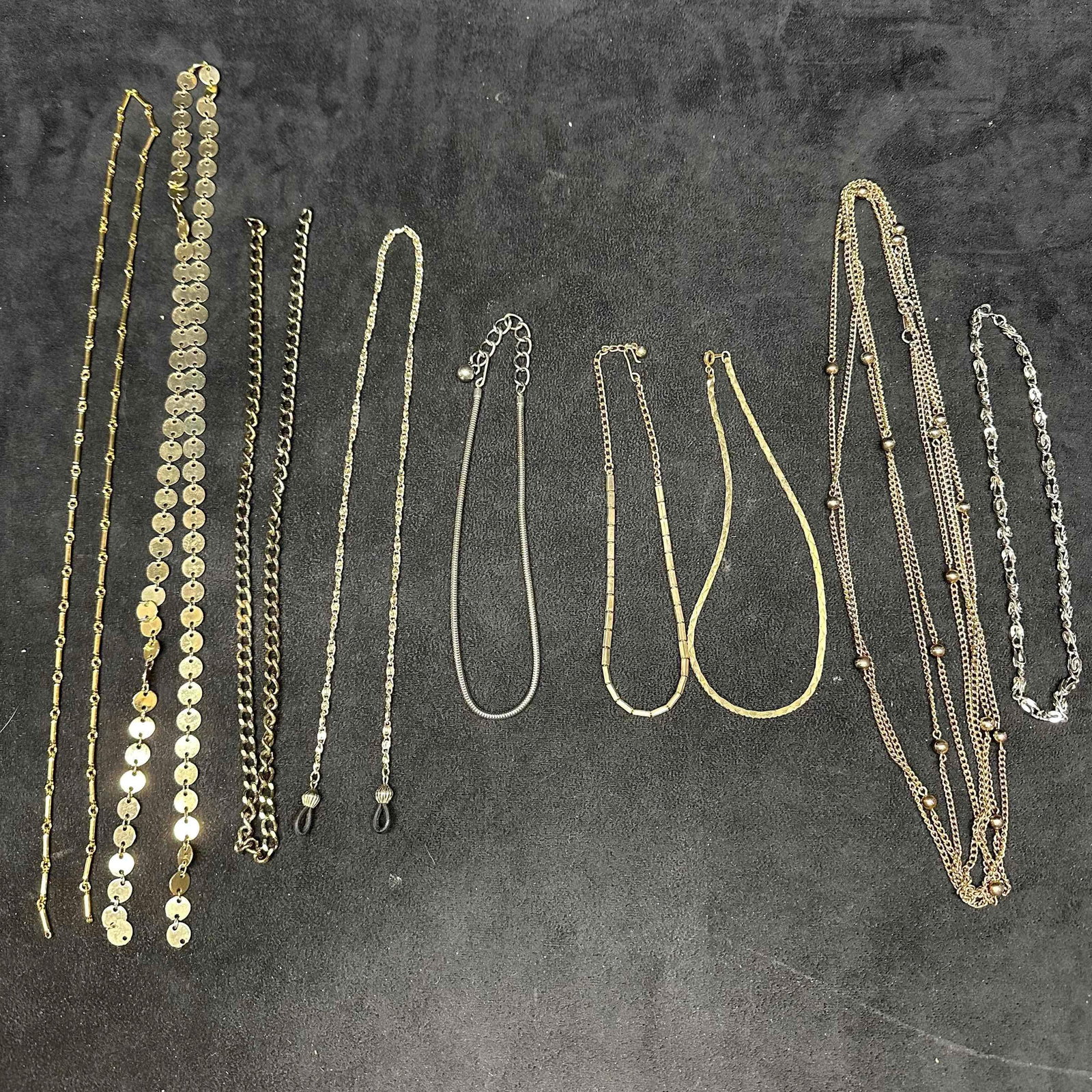 Vintage Mixed Chain Necklace Lot Gold and Silver Tone Fashion Jewelry Set (1 of 7)