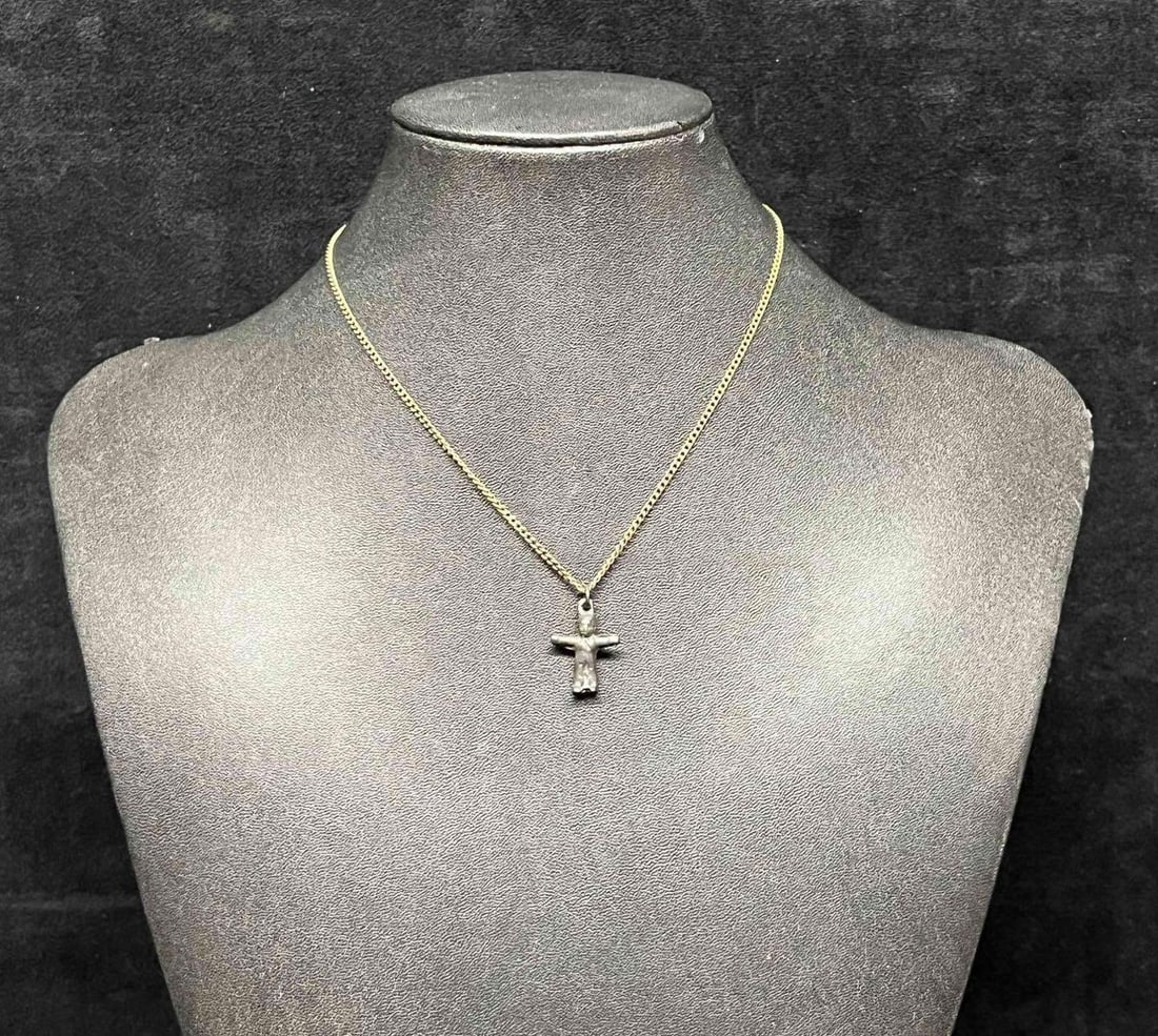 Small Necklace Pendant: This lot contains a Small Necklace Pendant. Necklace is one size fits all and it weighs about 0.2oz. Overall the necklace is in average used condition. The chain is broken and in need of repairs or re