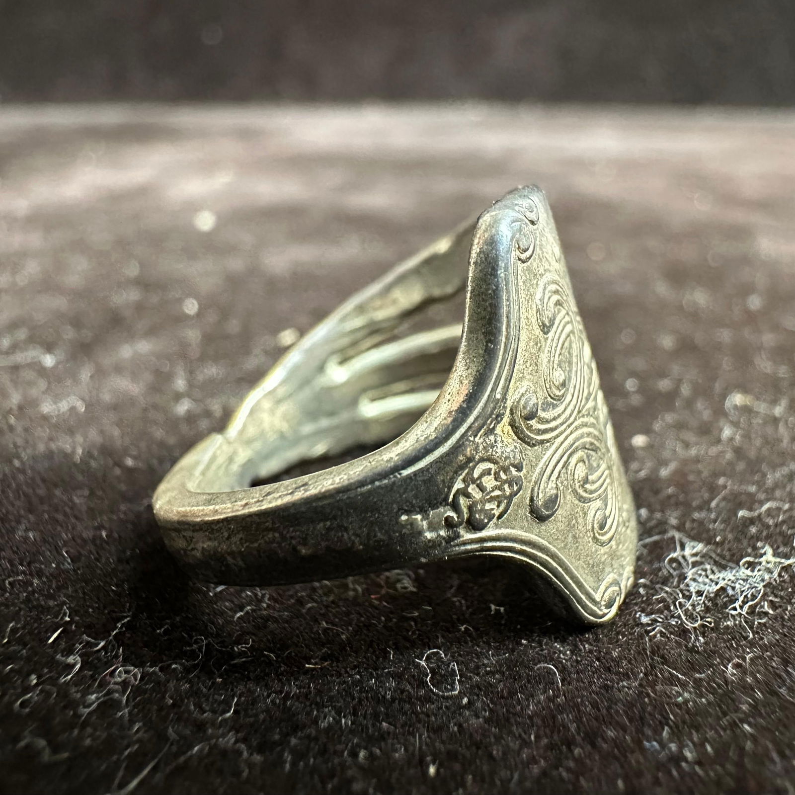 Silver Ring Textured Fork Style Size 7 - 4