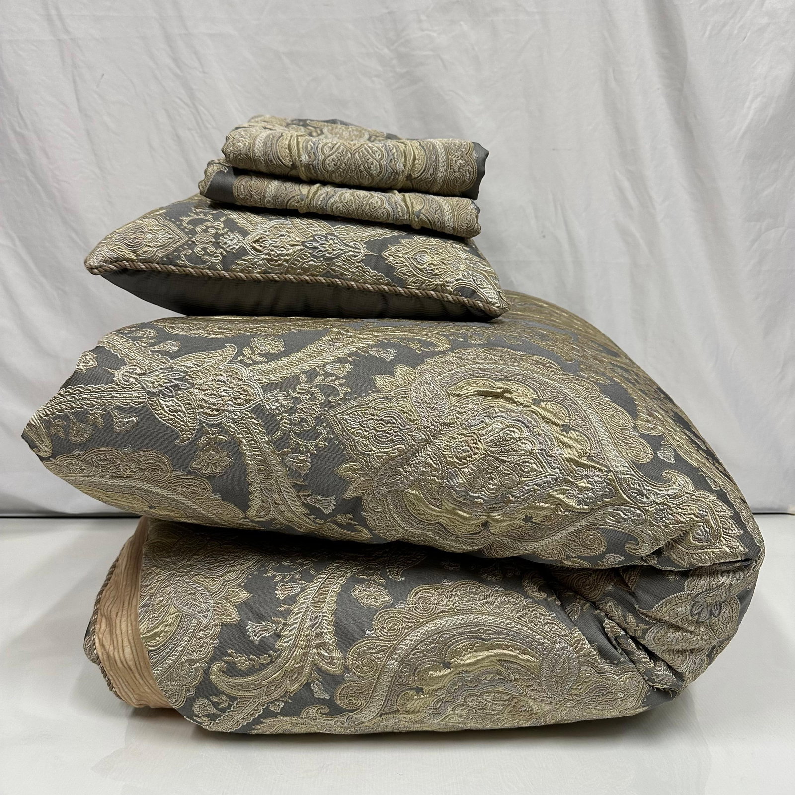 Norwich Channel Damask Comforter Set Pillow Case Blanket Queen (1 of 16)