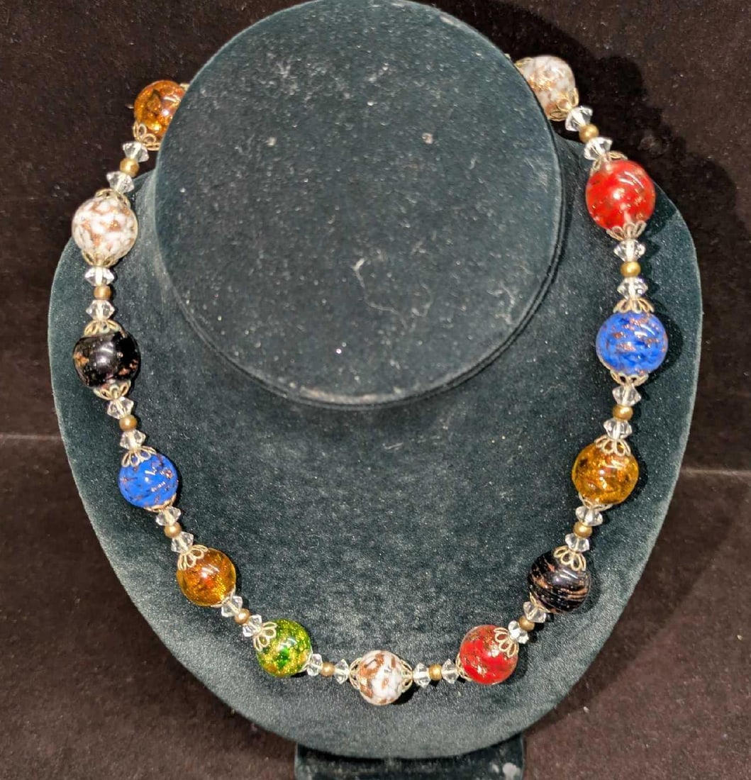 Vintage Italian Murano Colorful Art Glass Bead Necklace I: Vintage Italian Murano Colorful Art Glass Bead Necklace I. Is approx 18" and it weighs 0.13lb. Has a spring ring clasp. 