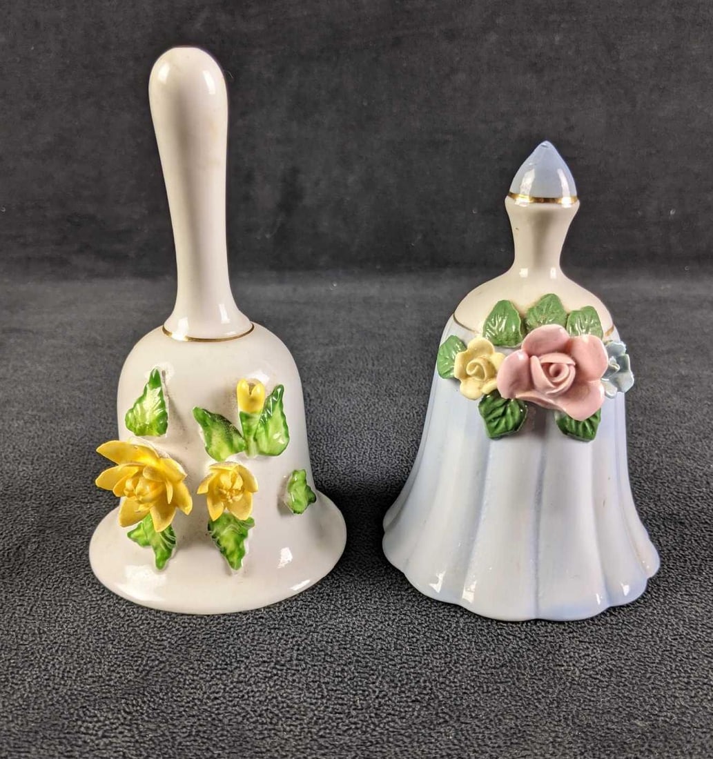 Vintage Decorative 3D Flower Bells: Vintage Decorative 3D Flower Bells Two Bells These beautiful bells have a 3D flower design. They both ring and no known cracks. These can be a beautiful gift or something nice to add to your collectio
