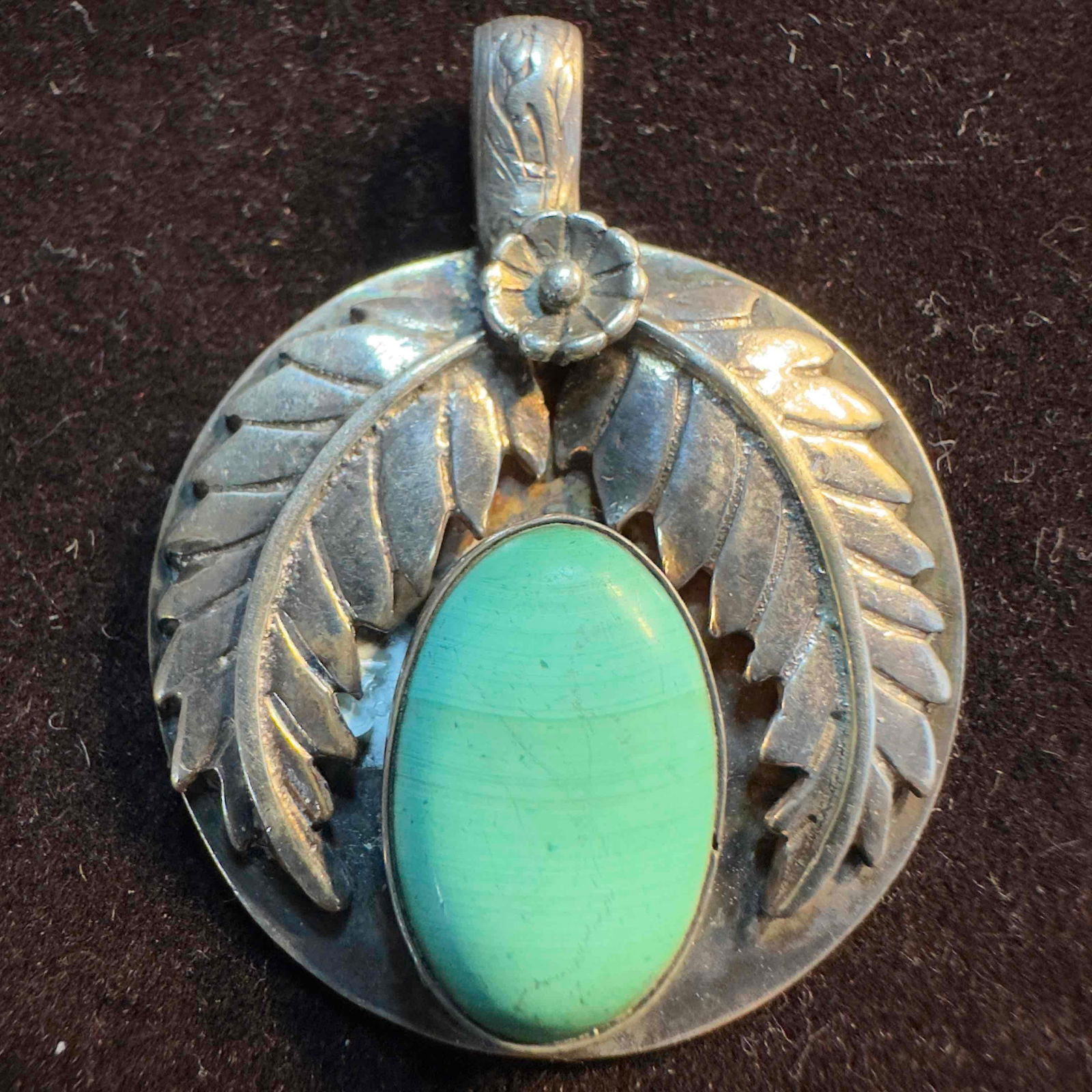 Floral Leaf Sterling Silver Green Stone Dyed Agate Pendant: This item is in good pre-owned, previously used/displayed condition with noticeable light wear, and surface scratches. Please reference all photos for full details. This piece of jewelry has been test