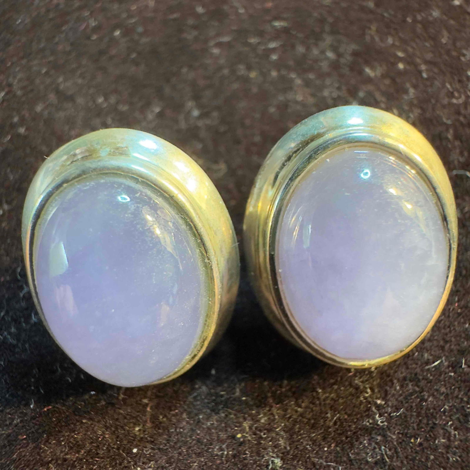 Lavender Jade Oval Gemstone Sterling Earrings Z40: This item is in good pre-owned, previously used/displayed condition with noticeable light wear, and surface scratches. Please reference all photos for full details. This piece of jewelry has been test