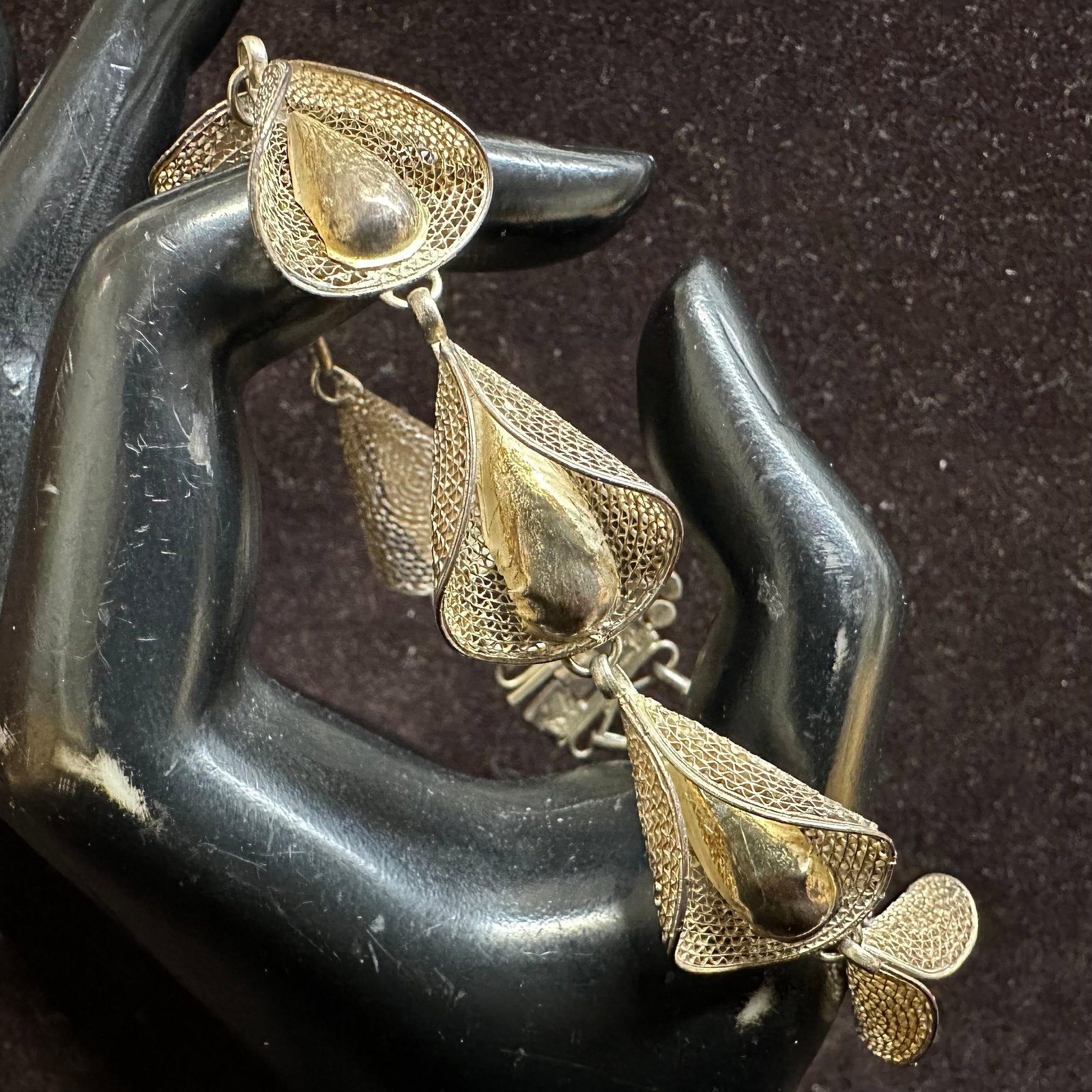 Floral Filigree Link Unmarked Silver Vintage Bracelet T71: This item is in good pre-owned, previously used/displayed condition with noticeable light wear and surface scratches. Please reference all photos for full details. This piece of jewelry has been teste