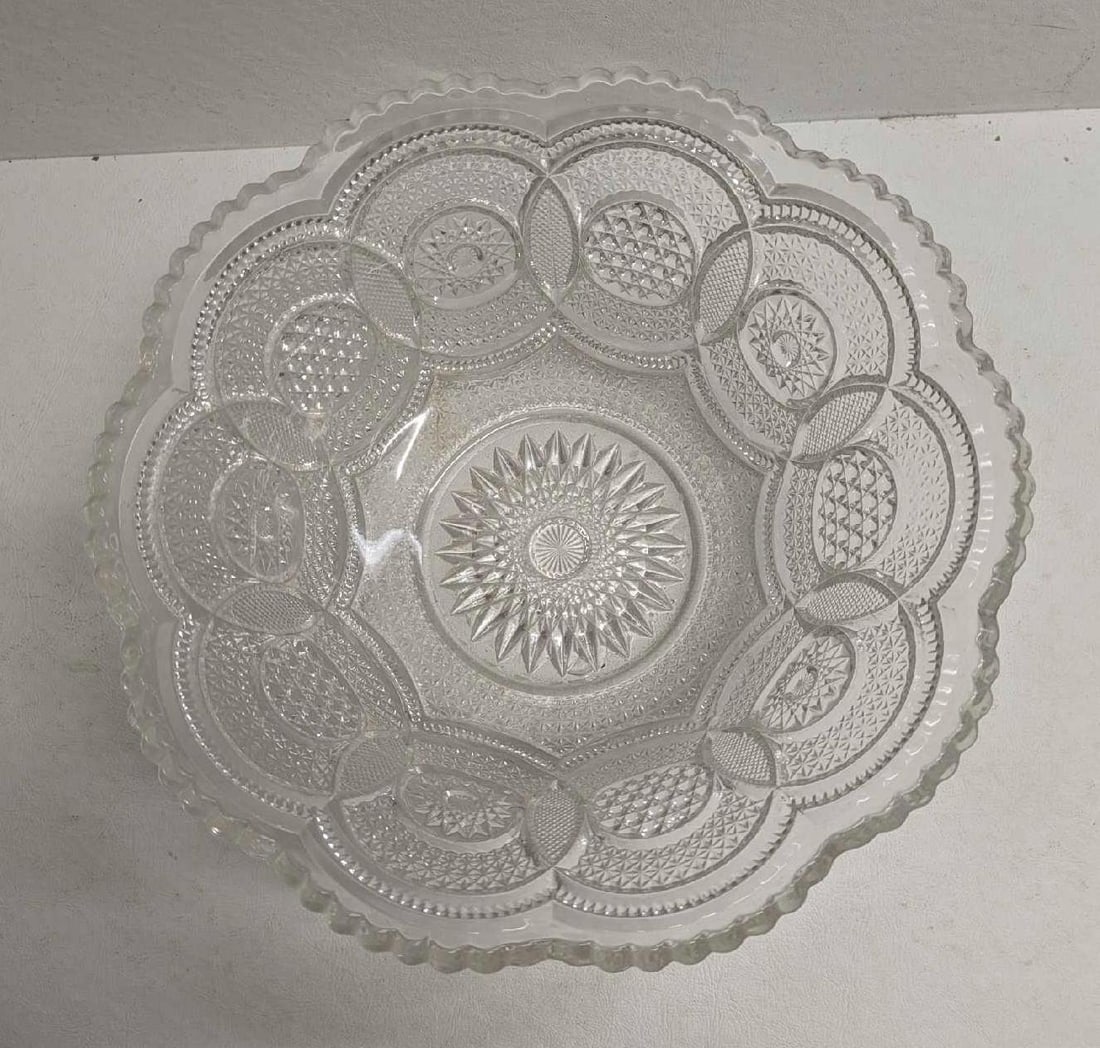 Vintage Clear Glass Wedding Ring Pattern Salad Bowl (1 of 7)