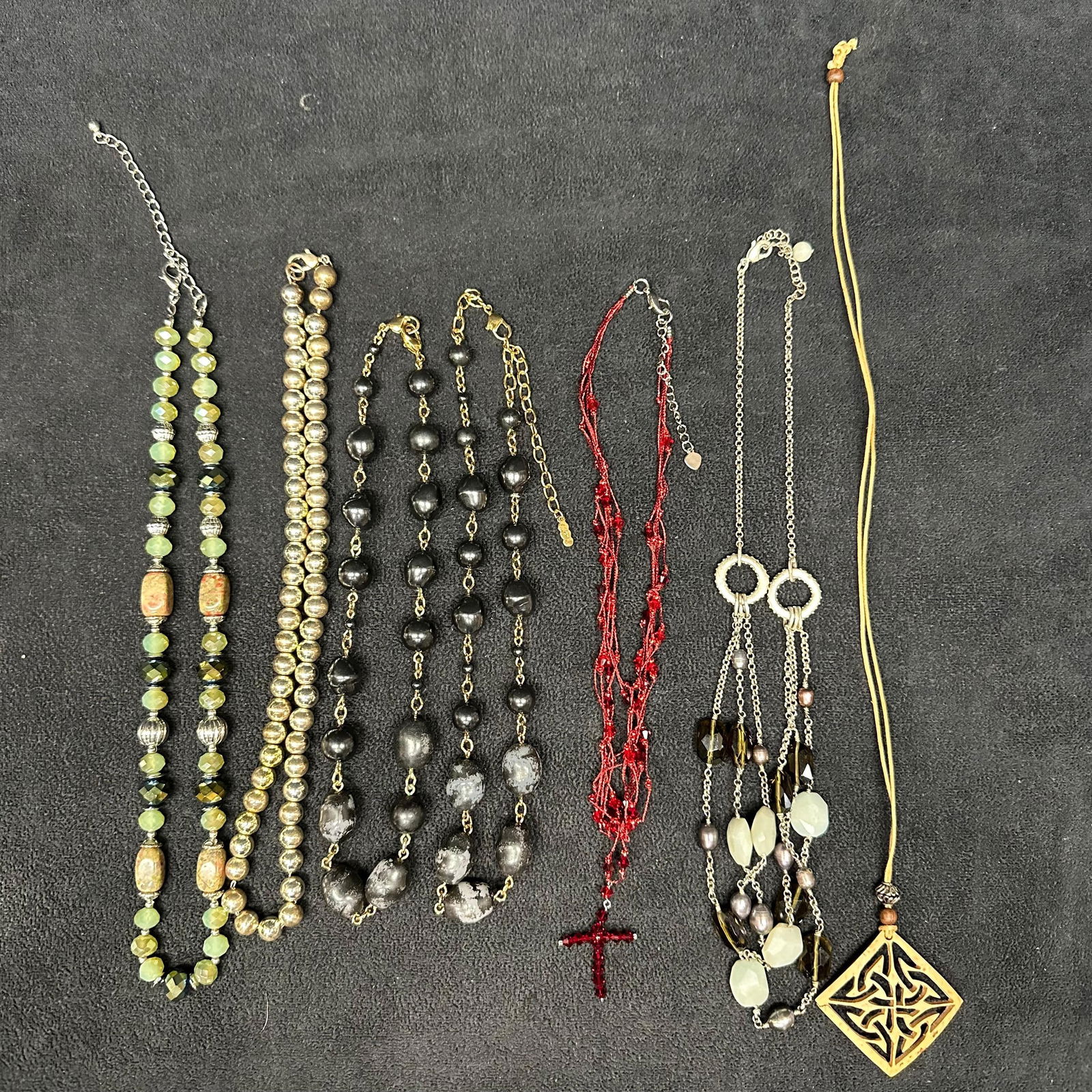 Costume Jewelry Necklace Set Lot of Seven Necklaces Q20 (1 of 4)