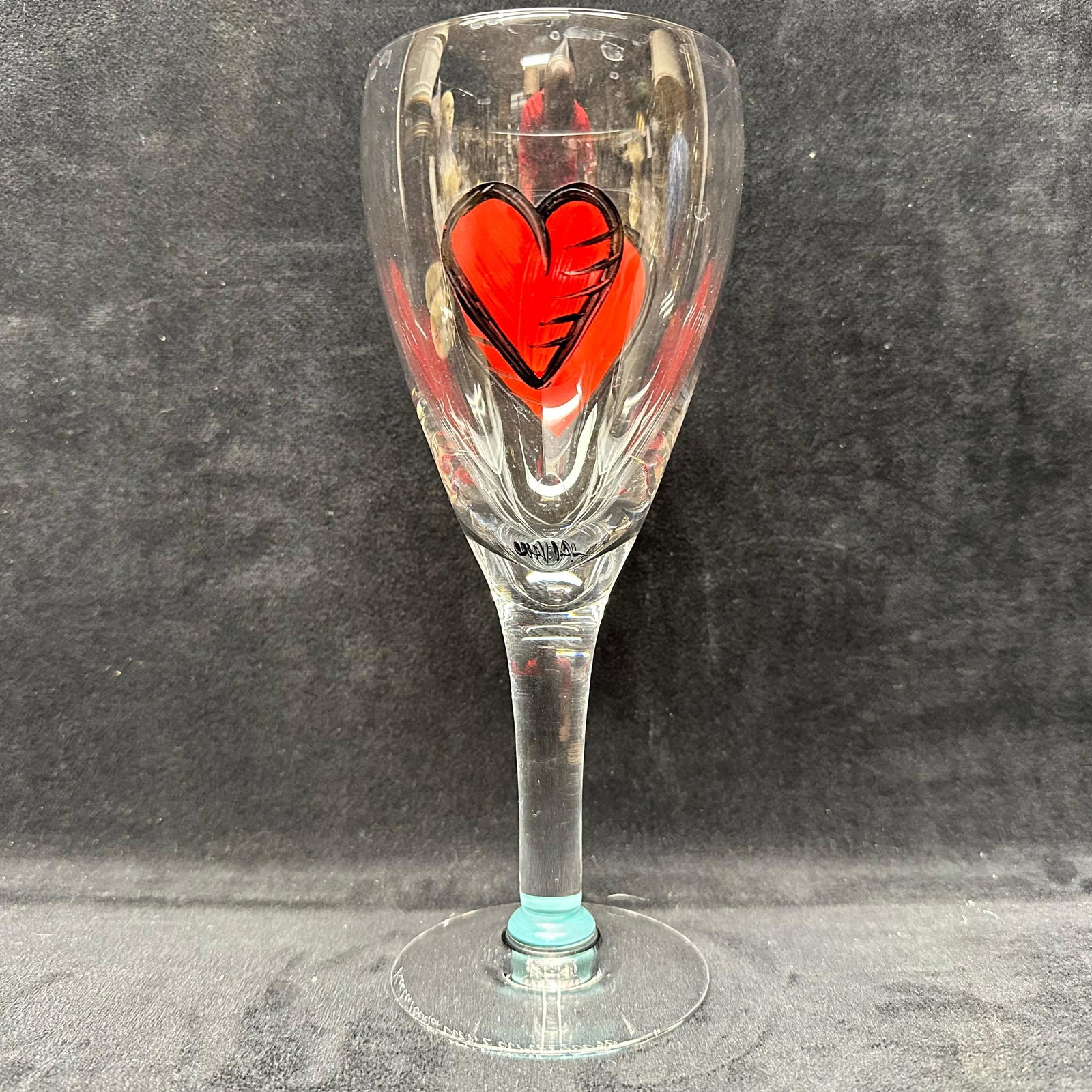 Ulrica Hydman-Vallien Kosta Boda Hearts Wine Cup Glass: This is a Kosta Boda Ulrica Hydam-Vallien art wine glass, part of Hearts or My Love Collection. Marked on the base and signed on the cup. No COA or paperwork. This item is in good pre-owned, previousl