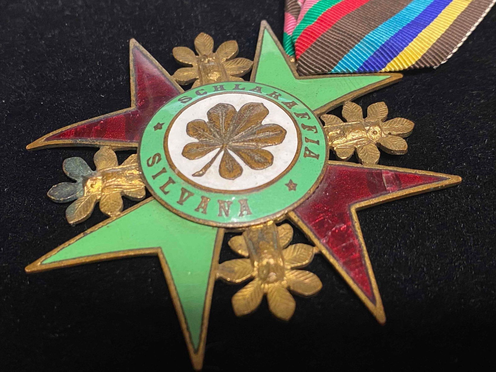 Vintage Schlaraffia Medal: Schlaraffia was founded in Prague in 1859. There, an initially predominantly composed group of artists met, which not only paid homage to the fine arts, but also took aim with satirical pleasure at