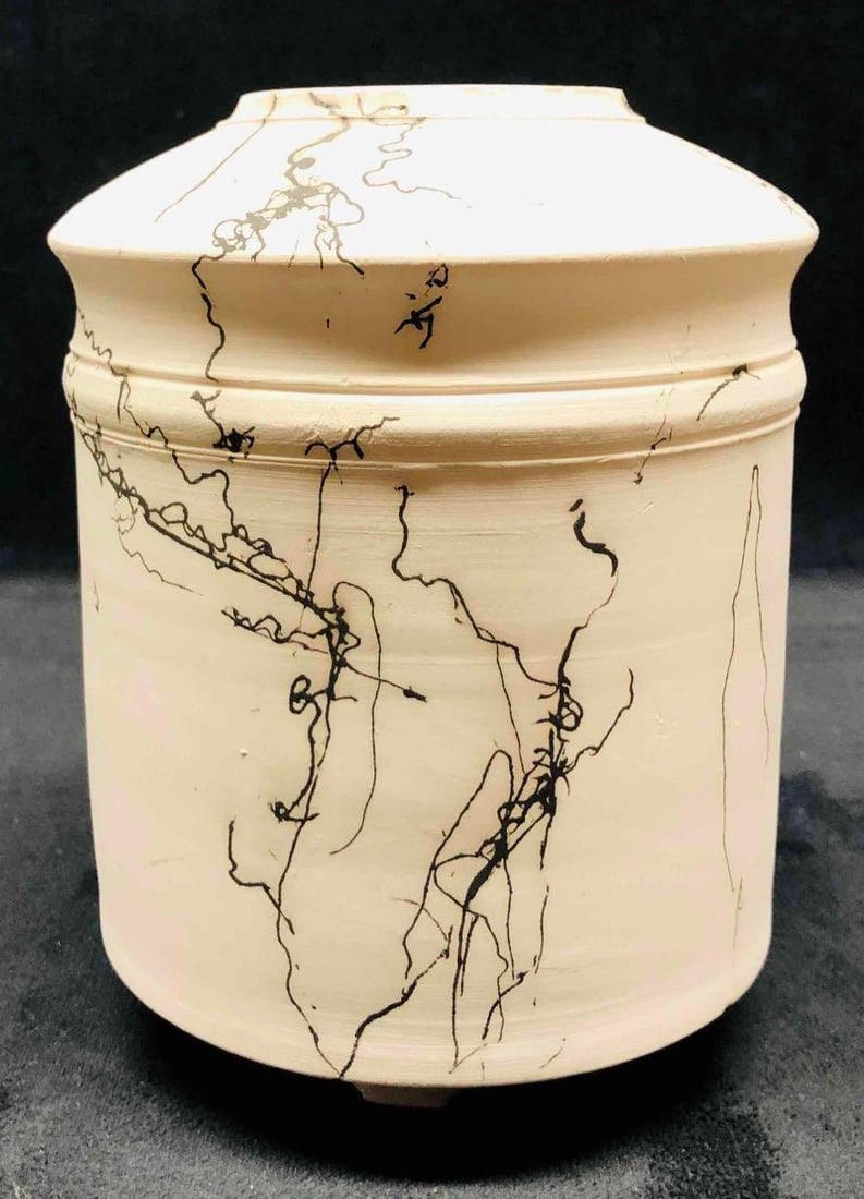 Hand Thrown Pit Fired Horse Hair Ceramic Pot Maker Unknown: This lot contains Hand Thrown Pit Fired Horse Hair Ceramic Pot Maker Unknown. It is approx 5" x 5" x 6 1/2" and it weighs about 1.4lbs. Overall the Pot is in good used condition with some light wear