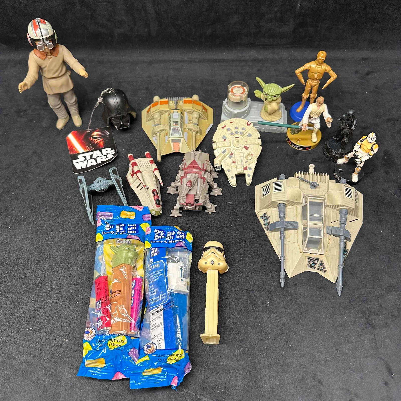 Star Wars Mixed Lot Figures Vehicles & PEZ Dispensers Vintage and Modern Toys (1 of 9)
