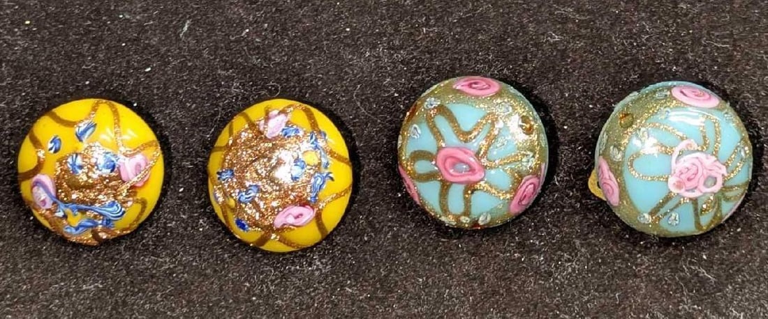 Murano Venetian Art Glass Lamp Work Round Clip On Earrings TTTTT: Murano Venetian Art Glass Lamp Work Round Clip On Earrings TTTTT. Colorful clip on earrings with hand painted designs.The round earrings are approx 7/8" x 3/4" x 7/8". The total weight is 0.07lb. The