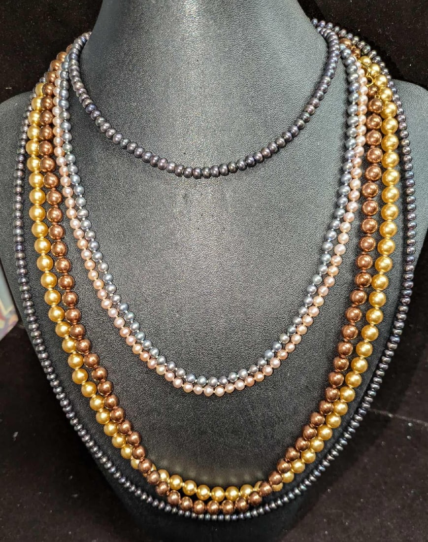 5 Vintage Faux Pearl And Gold Tone Necklaces: 5 Vintage Faux Pearl And Gold Tone Necklaces. Unmarked necklaces start from 24" to 50". Some have gold-tone clasps, while some do not have any clasps. These come in a bag that is approx 3" x 1 1