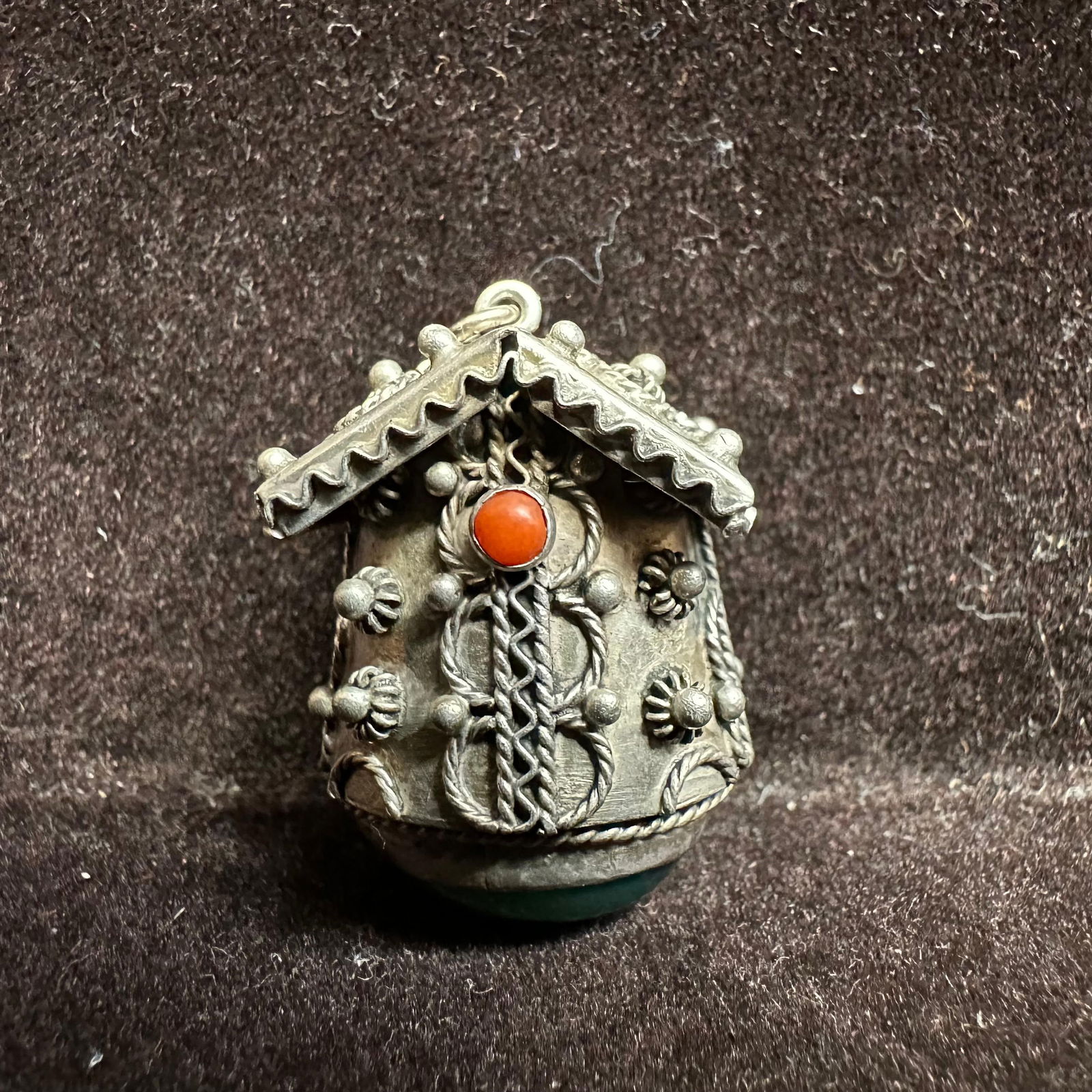 Green Stone Red Coral Fob Filigree Silver Charm R91: This item is in good pre-owned, previously used/displayed condition with noticeable light wear and surface scratches. Please reference all photos for full details. This piece of jewelry has been