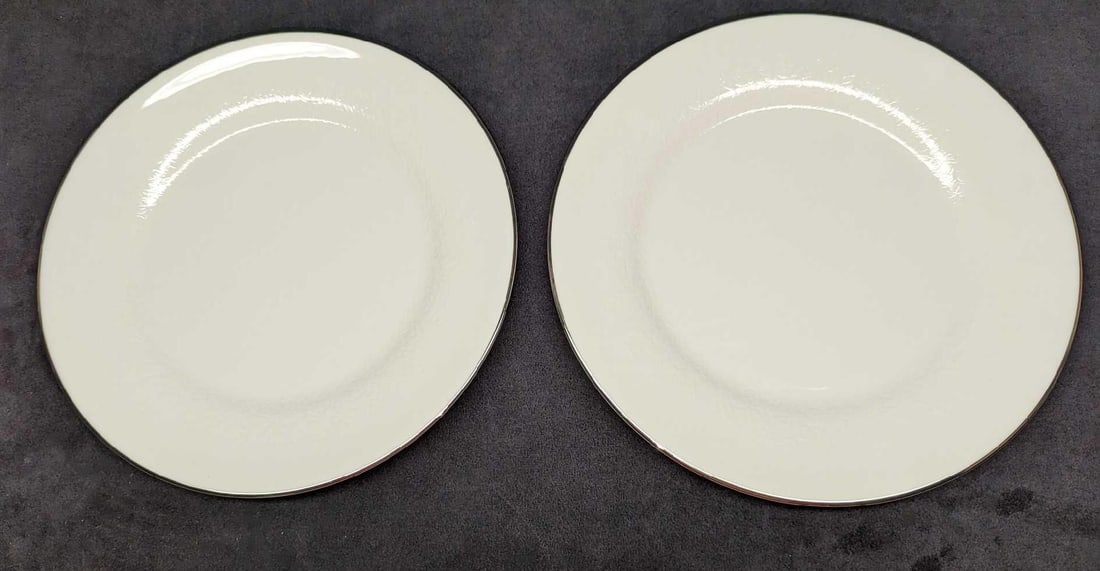 2 Wedgwood China Silver Ermine Dinner Plates F: 2 Wedgwood China Silver Ermine Dinner Plates F. This series was released from 1971 - 1993. Each plate is approx 10 3/4" x 10 3/4" x 1" and the total weight is 2.74lbs. The plates are in a