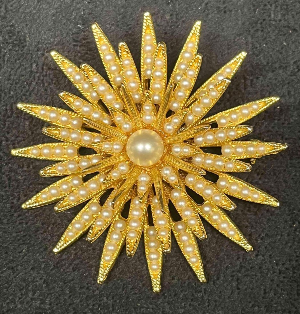Signed Vintage BSK Gold Tone Brooch With Faux Pearl (1 of 6)