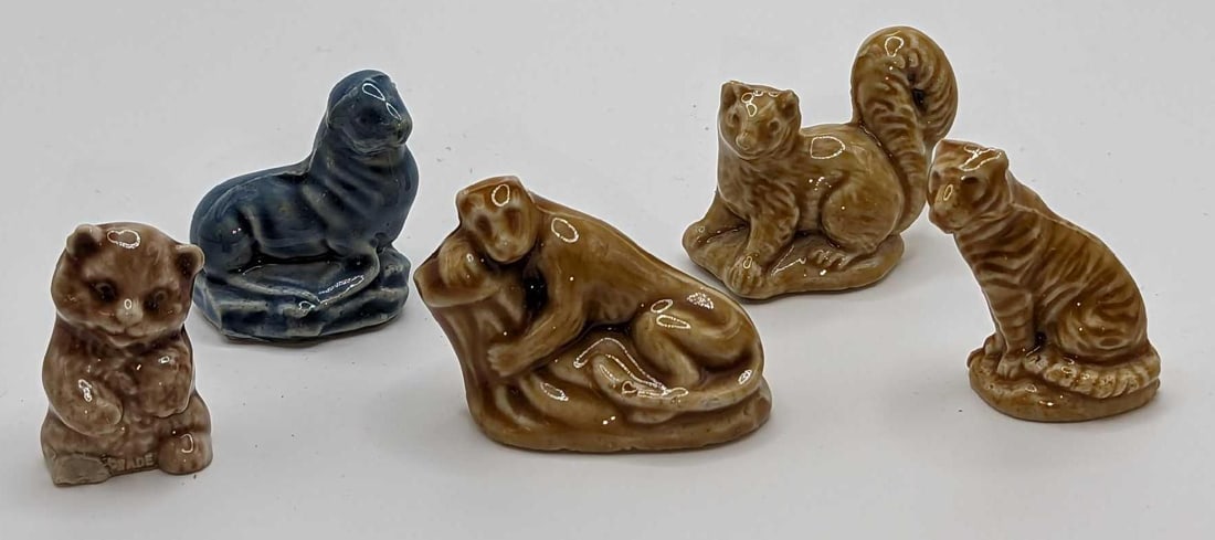 5 Red Rose Tea Porcelain Mini Animal Figurines (1 of 10)