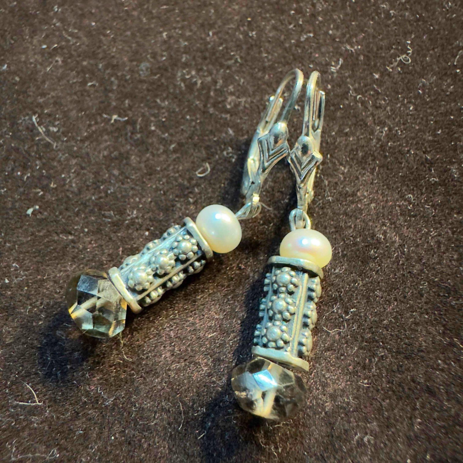 Quarts and Pearl Style Beaded Sterling Earrings SS97: This item is in good pre-owned, previously used/displayed condition with noticeable light wear, and surface scratches. Please reference all photos for full details. This piece of jewelry has been