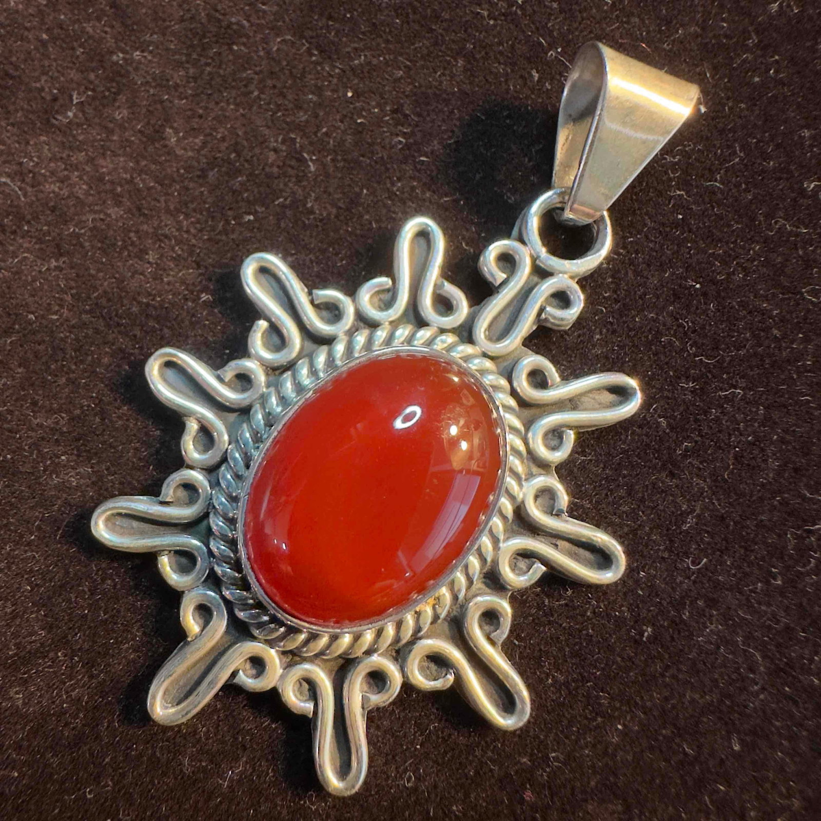 CII Mexico 925 Carnelian Cabochon Gemstone Sterling Silver Pendant: This item is in good pre-owned, previously used/displayed condition with noticeable light wear, and surface scratches. Please reference all photos for full details. This piece of jewelry has been