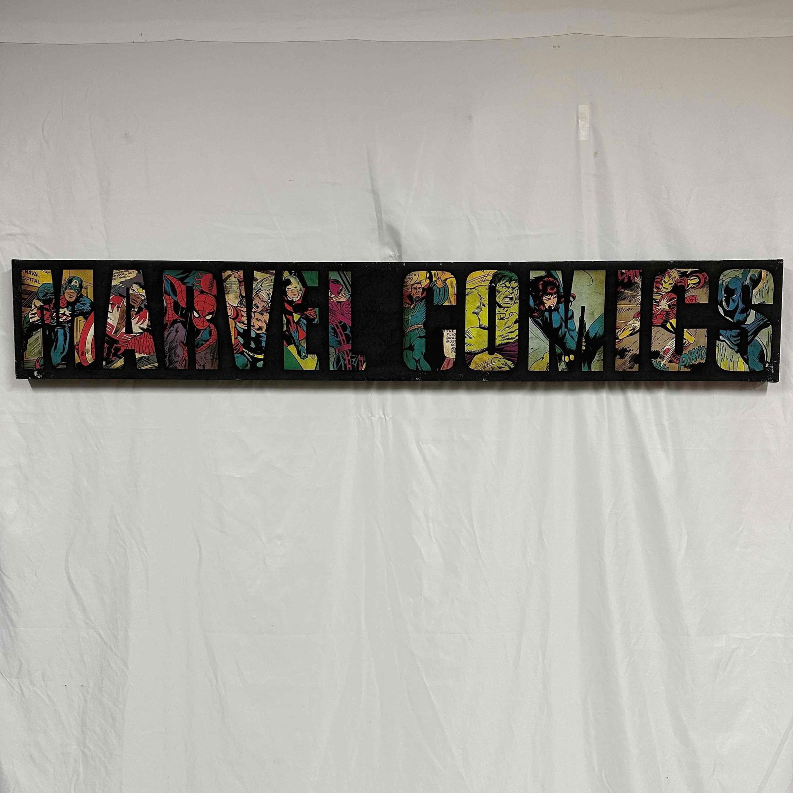 Marvel Comics Canvas Wall Art 50 x 8: Large long wall art features marvel comic characters. Original tag still intact. The canvas art show wear with minor white markings. This item is in good pre-owned, previously displayed condition with