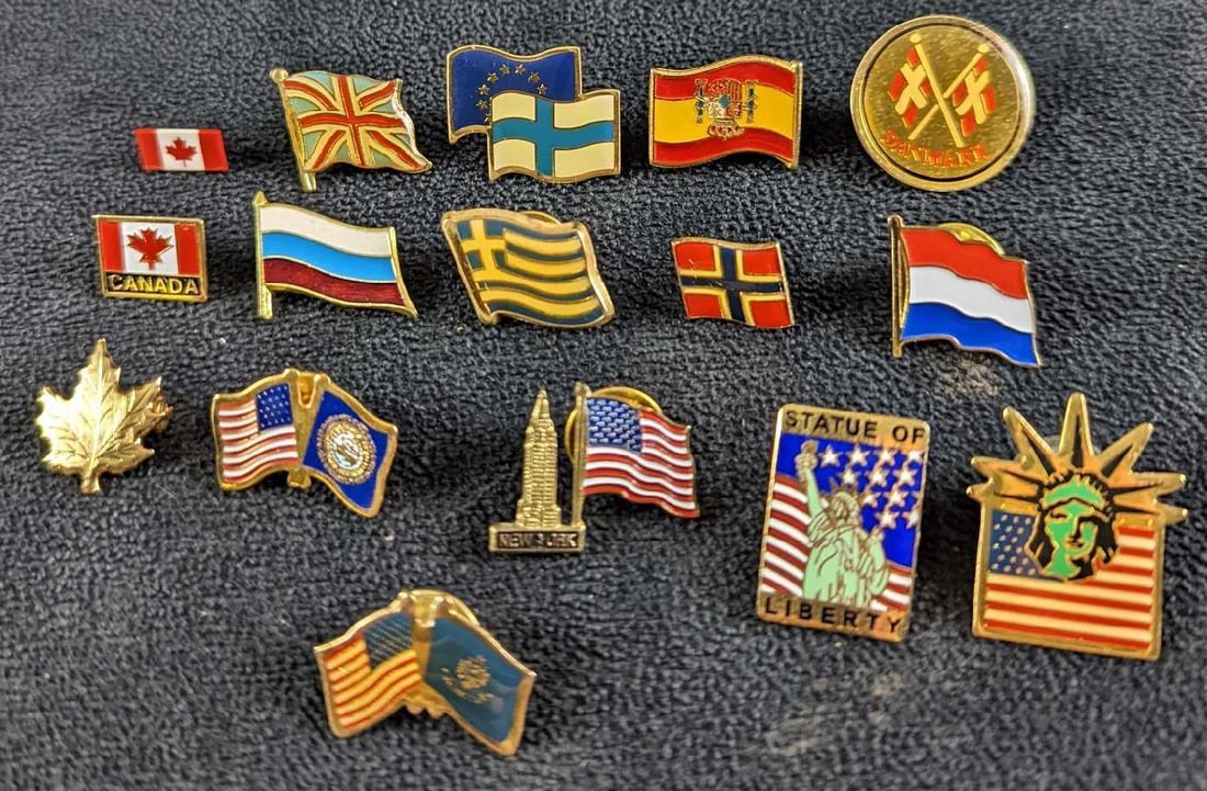 16 Country Flag World US Pins: 16 Country Flag World US Pins. Some are plastic, but most are metal pins. Please see the images for the listing of pins. It comes in a package that is approx 2 1/4" x 1/8" x 3 1/2" and it weighs 0.09l