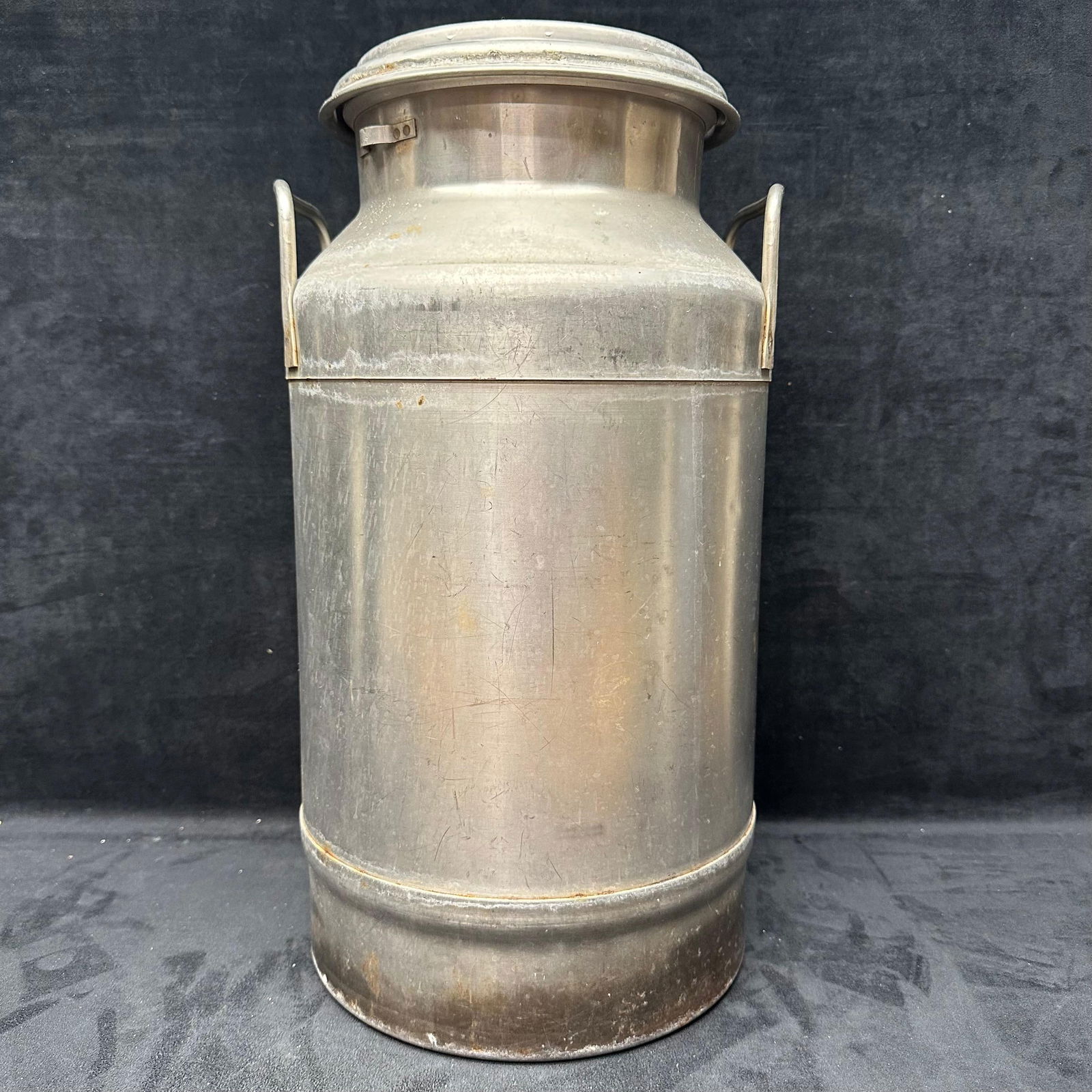John Wood Co. 20 Quart Stainless Steel Dairy Milk Can Superior St. Paul Vintage: Vintage industrial stainless steel milk can by John Wood Co., marked “Superior St. Paul, 20 QTS Liquid Sealed S-6A.” This classic dairy can features a secure locking lid, dual side handles, an