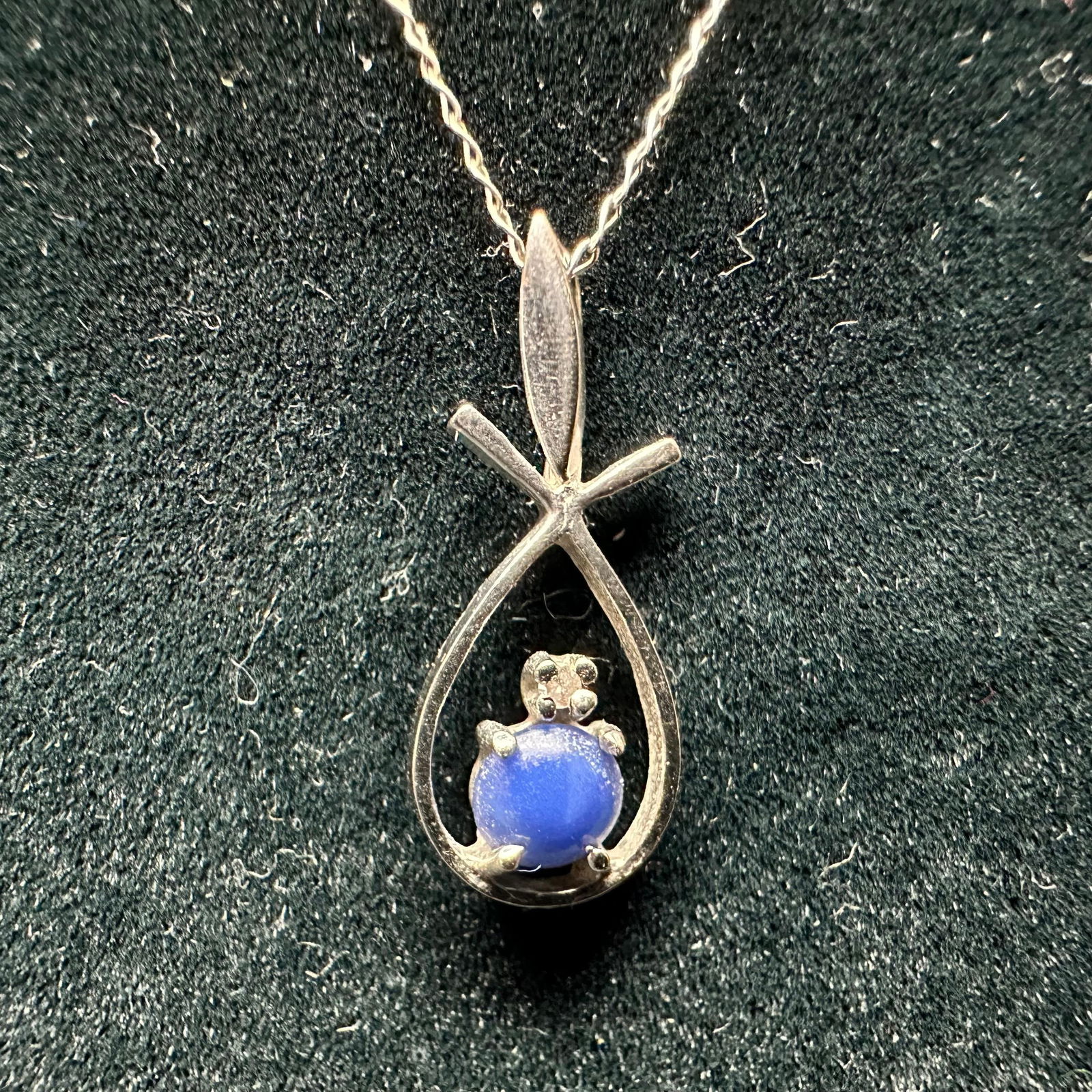 Blue Star Sapphire and Accent Diamond 14K White Gold Necklace: This item is in good pre-owned, previously used/displayed condition with noticeable light wear and surface scratches. Please reference all photos for full details. This piece of jewelry has been