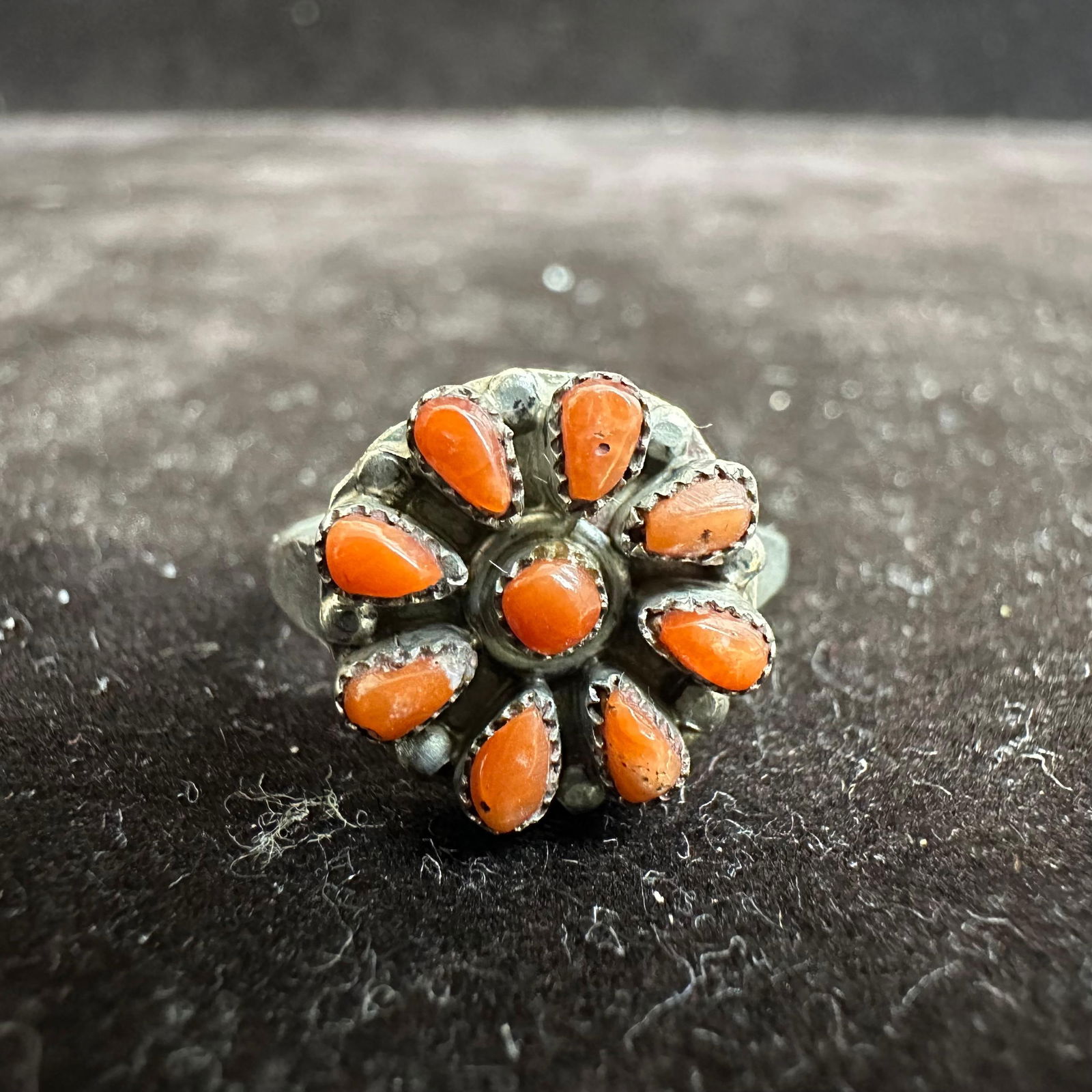 Spiny Oyster Shell Floral Cluster Design Silver Ring: This item is in good pre-owned, previously used/displayed condition with noticeable light wear and surface scratches. Please reference all photos for full details. This piece of jewelry has been teste